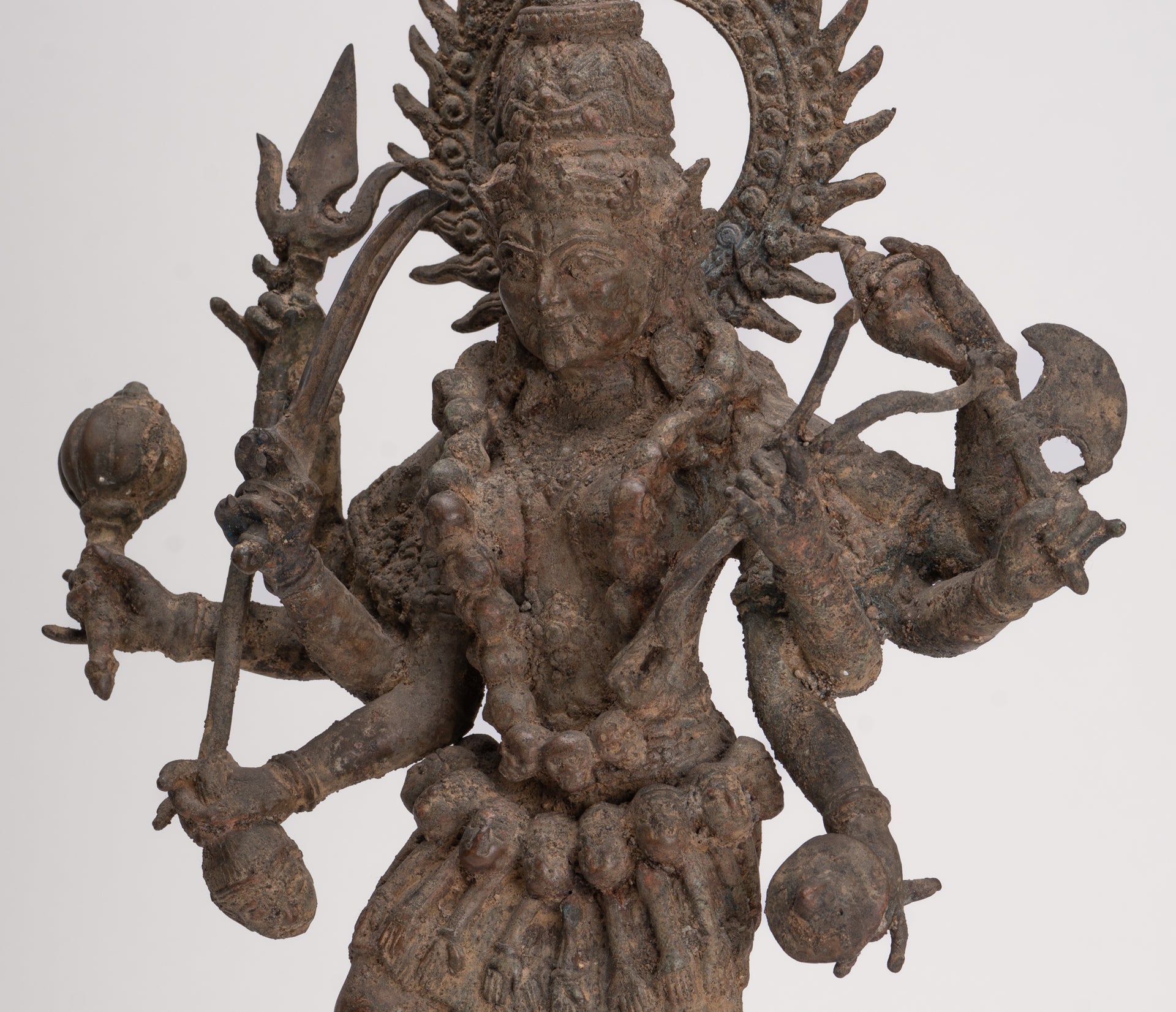 Statue de Kali - Statue de Kali ou Mahakali debout en bronze de style Java antique Majapahit - 43 cm/17"