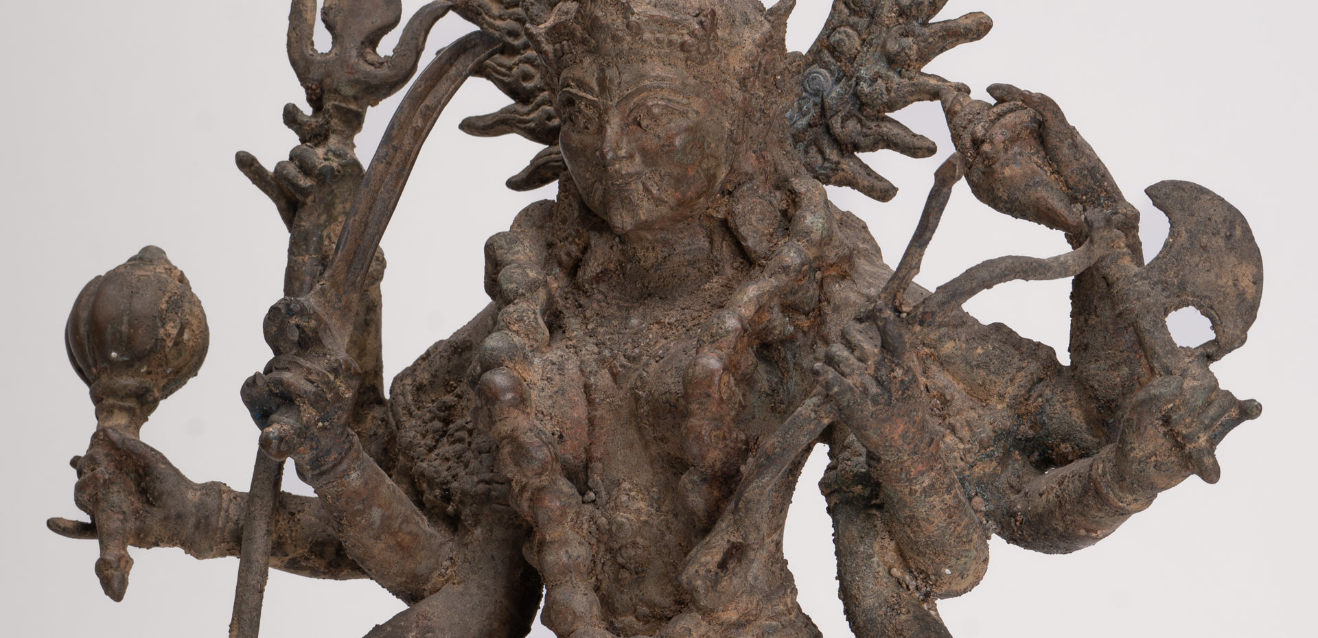 Statue de Kali - Statue de Kali ou Mahakali debout en bronze de style Java antique Majapahit - 43 cm/17"