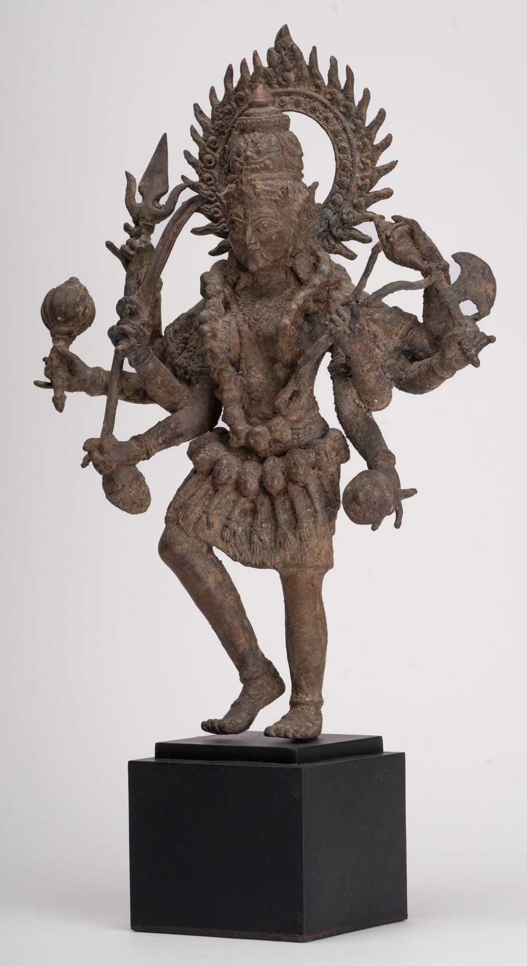 Statue de Kali - Statue de Kali ou Mahakali debout en bronze de style Java antique Majapahit - 43 cm/17"