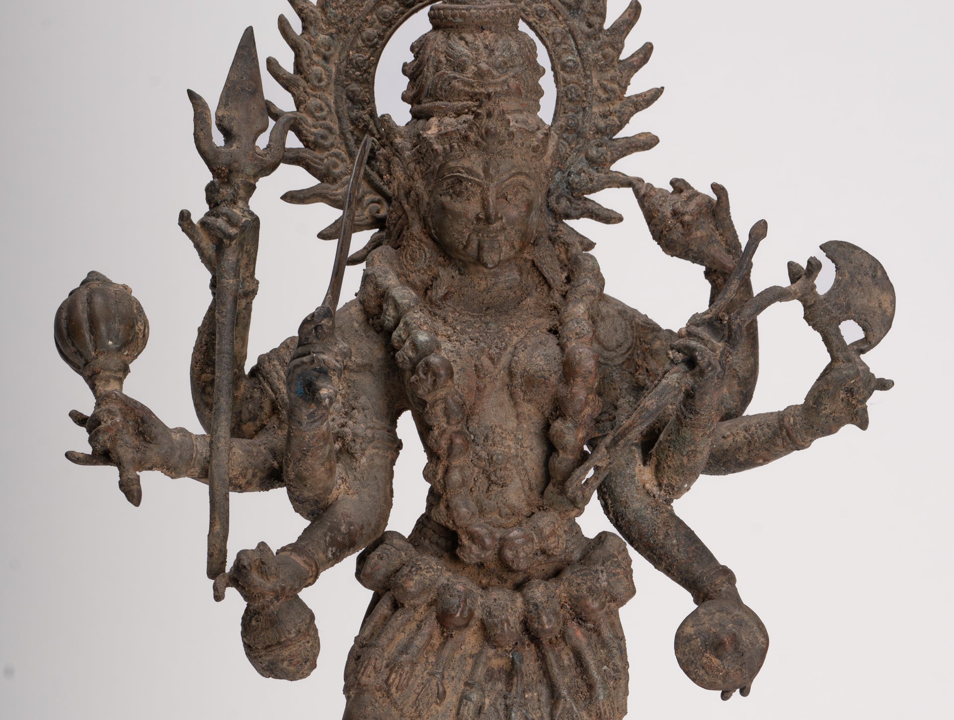 Statue de Kali - Statue de Kali ou Mahakali debout en bronze de style Java antique Majapahit - 43 cm/17"