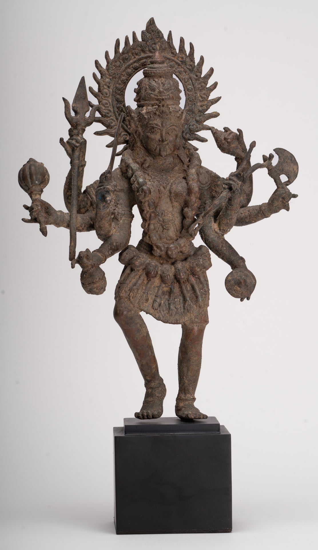 Statue de Kali - Statue de Kali ou Mahakali debout en bronze de style Java antique Majapahit - 43 cm/17"