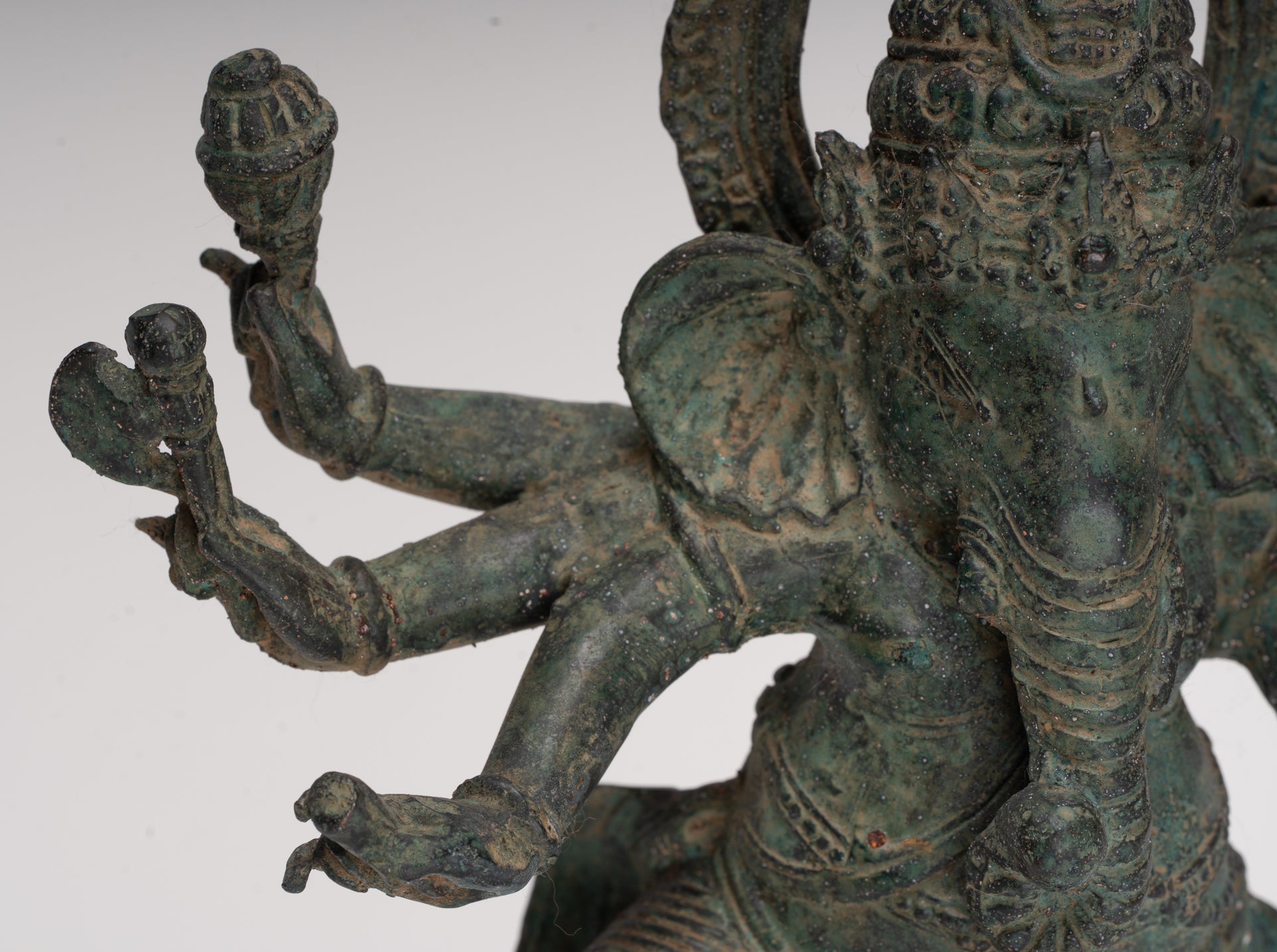 Antike tanzende indonesische Ganesha-Statue aus Bronze im javanischen Stil – 32 cm.