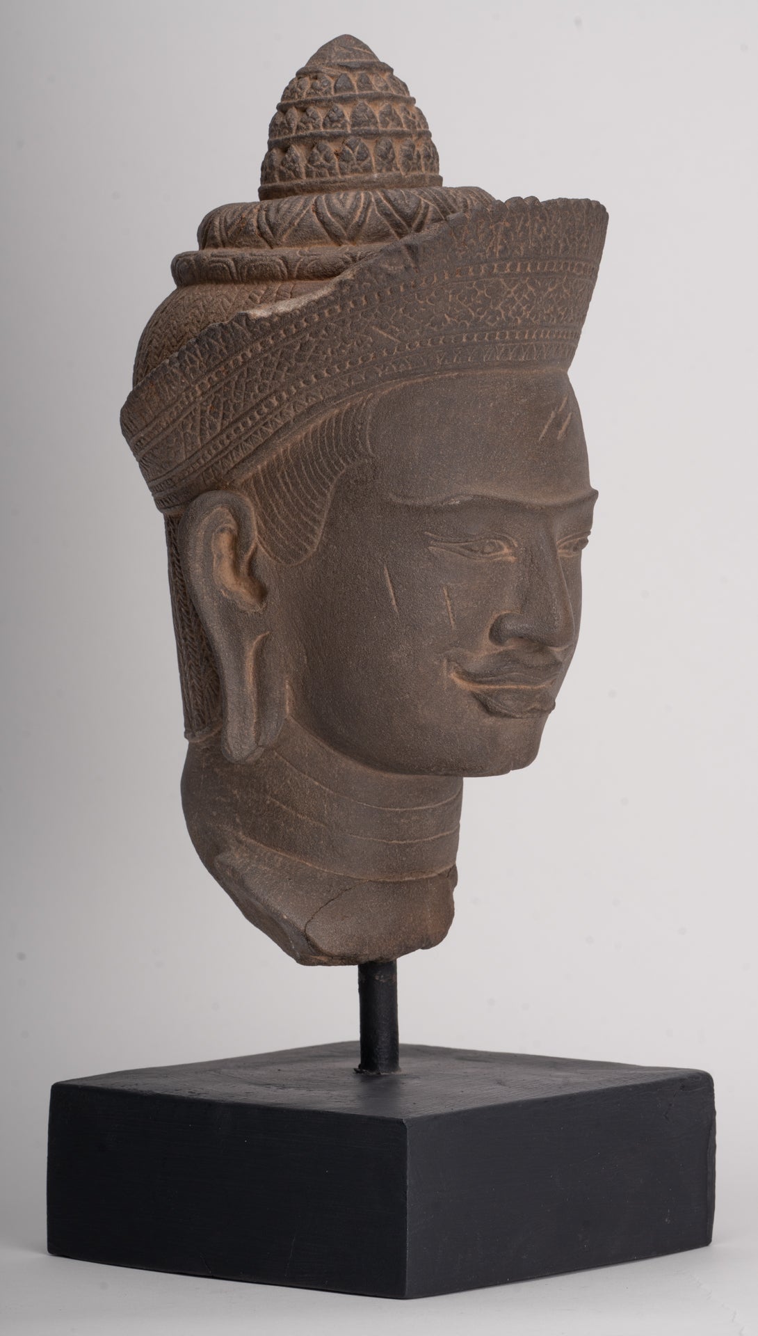 Testa Khmer Vishnu montata su pietra in stile Angkor Wat antico - 29 cm / 12"