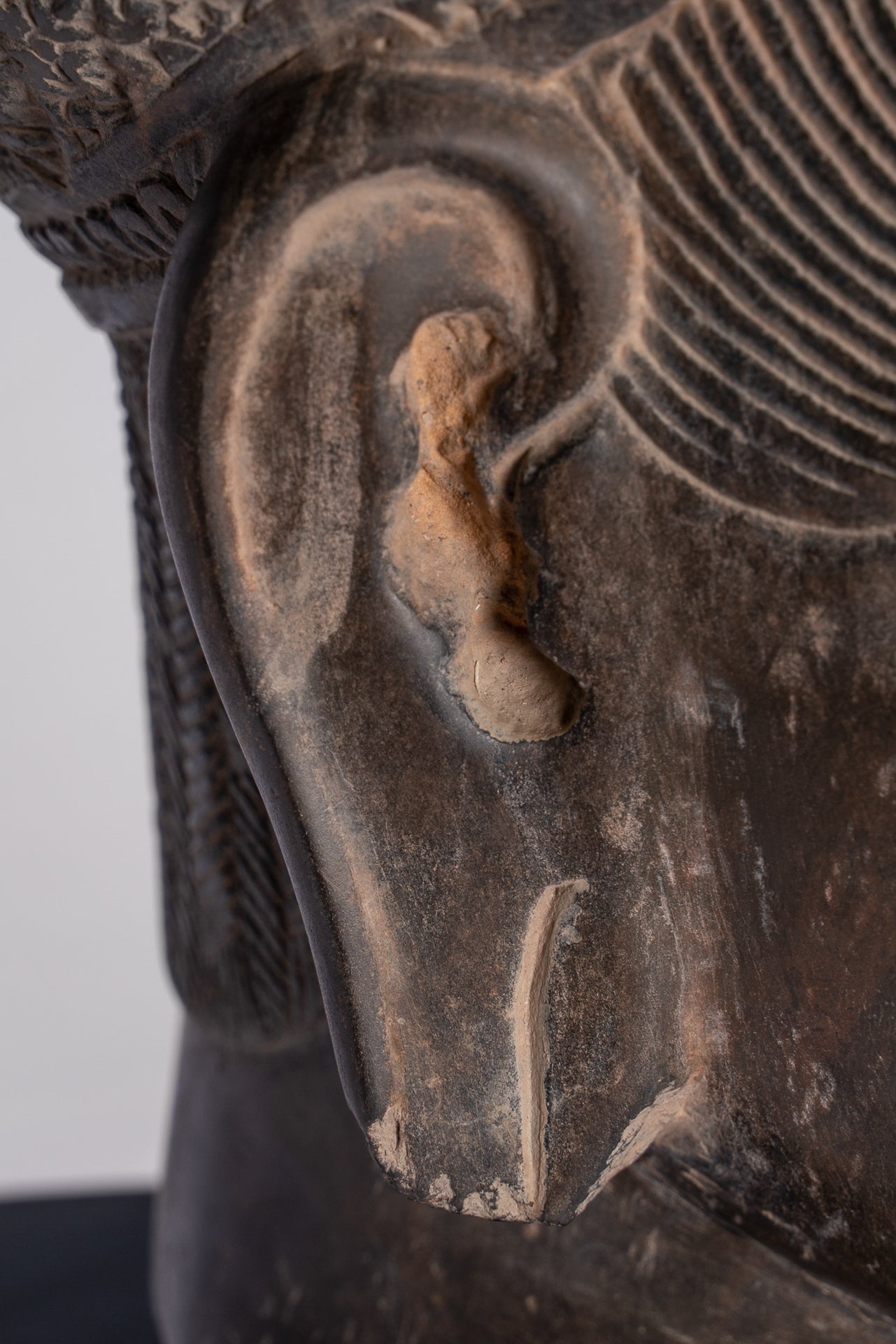 Vishnu Statue - Antique Banteay Srei Style Stone Mounted Khmer Vishnu Head - 44cm / 18"