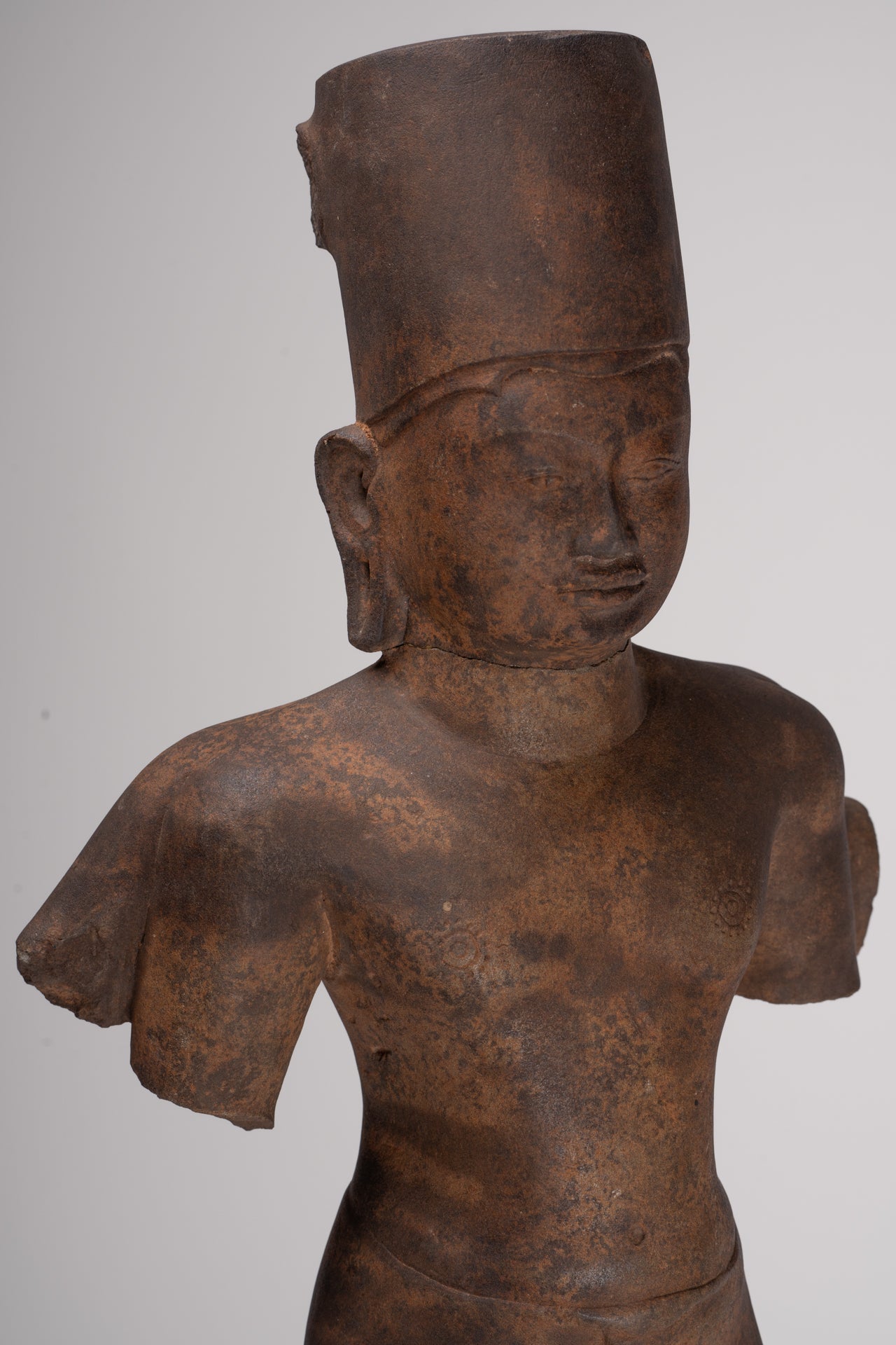 Vishnu Sculpture - Antique Phnom Da Style Mounted Sandstone Vishnu Statue - 73cm/29" 