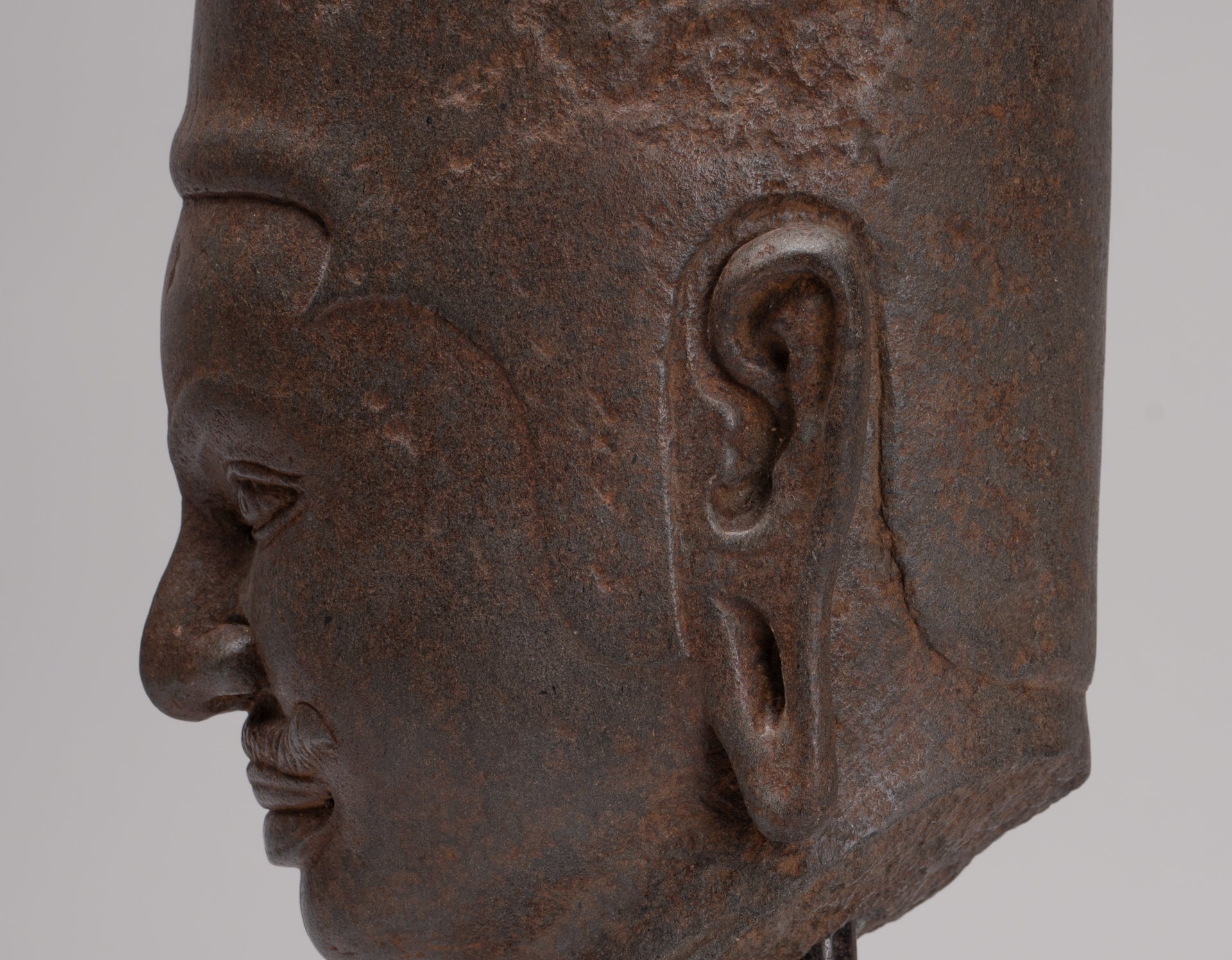 Vishnu Statue - Antique Phnom Da Style Stone Mounted Vishnu Head - 33cm/13"