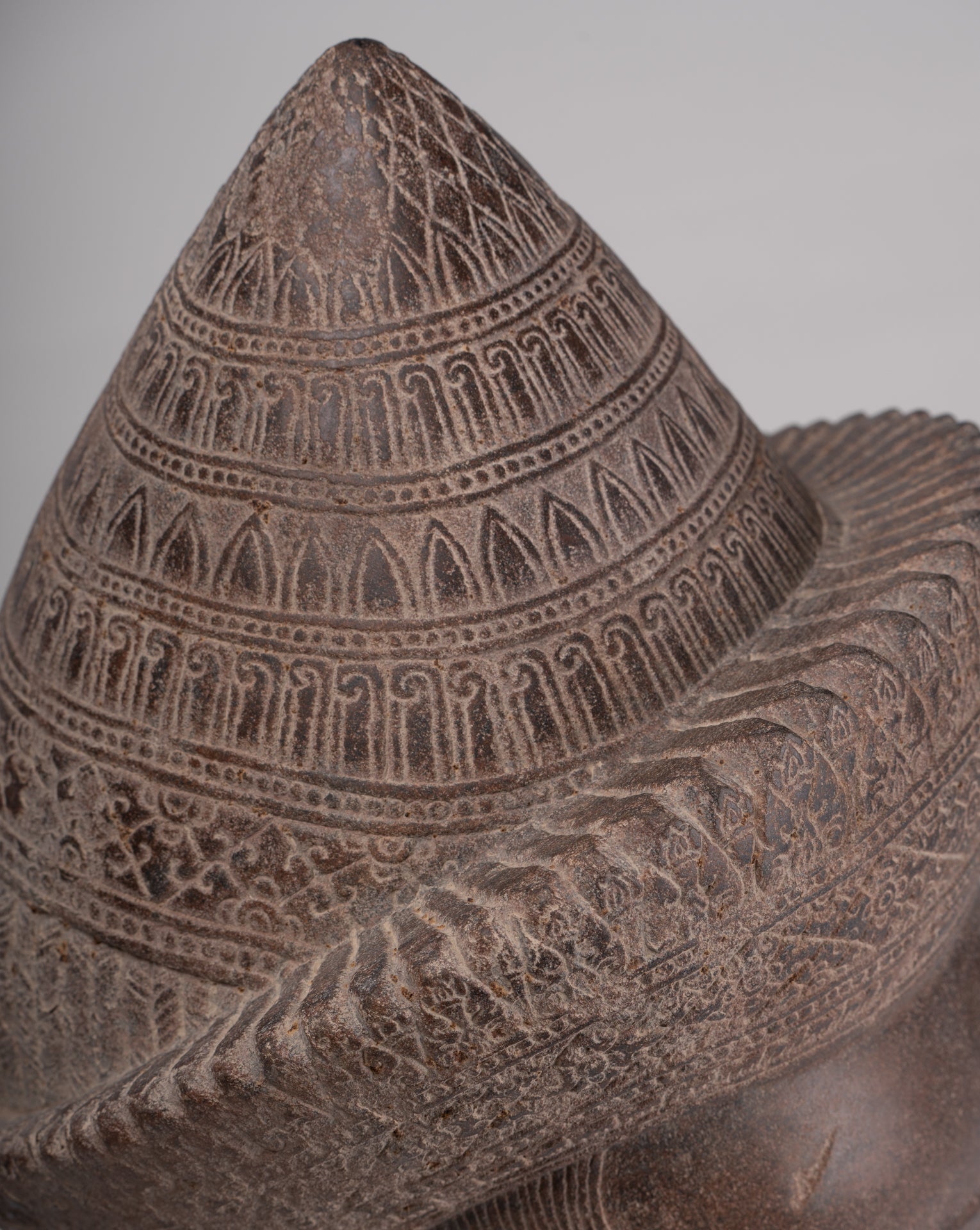 Vishnu Statue - Antique Banteay Srei Style Stone Mounted Khmer Vishnu Head - 51cm / 20"