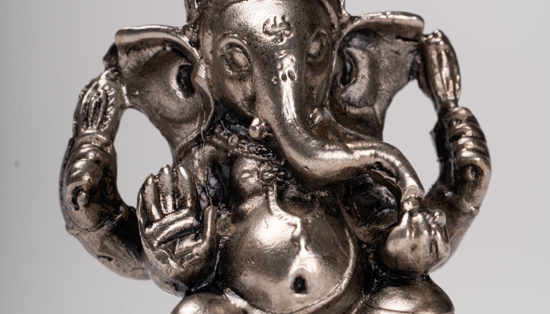 Ganesha-Statue – Antik-Thai-Stil, Bronze, sitzend, silberne Ganesha-Statue – 8,5 cm/7,6 cm