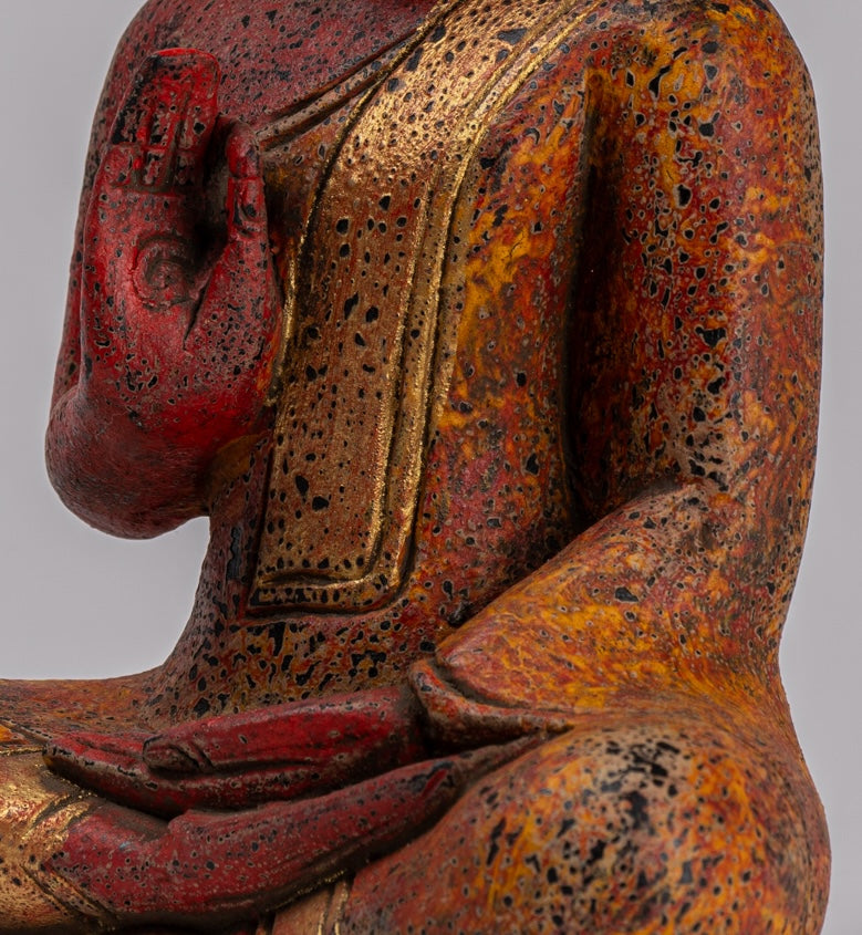 Estatua de Buda - Estatua de buda de madera de estilo jemer antiguo de Camboya.