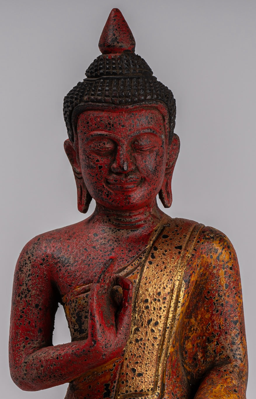 Estatua de Buda - Estatua de buda de madera de estilo jemer antiguo de Camboya.