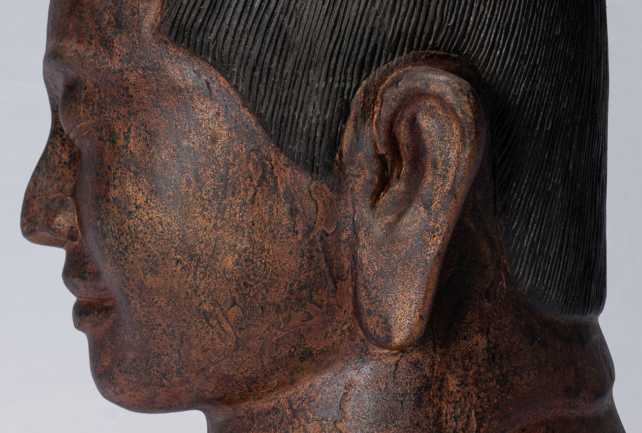 Statue de Jayavarman - Statue de tête de Jayavarman VII en bois de style khmer antique - 42 cm/17"