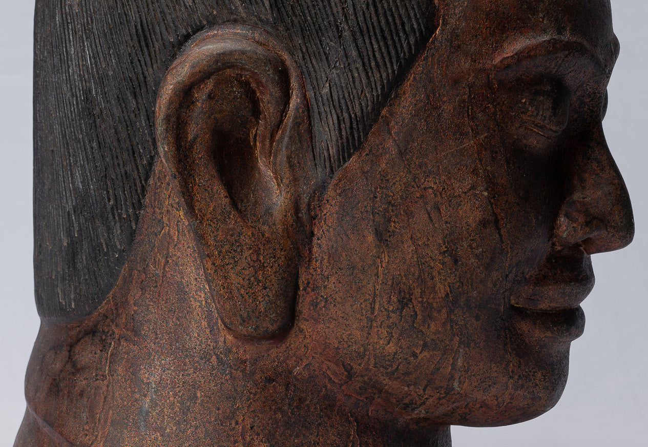 Statue de Jayavarman - Statue de tête de Jayavarman VII en bois de style khmer antique - 42 cm/17"