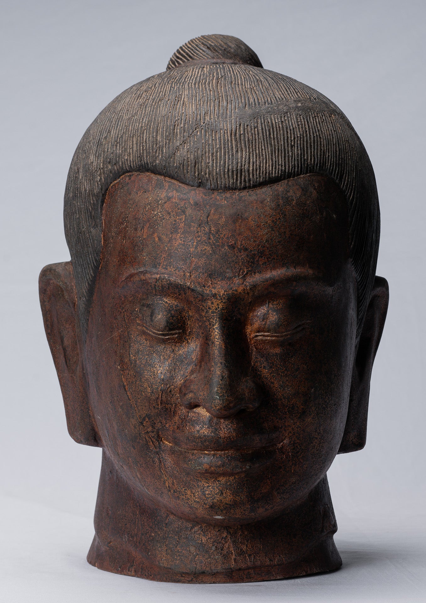 Statue de Jayavarman - Statue de tête de Jayavarman VII en bois de style khmer antique - 42 cm/17"