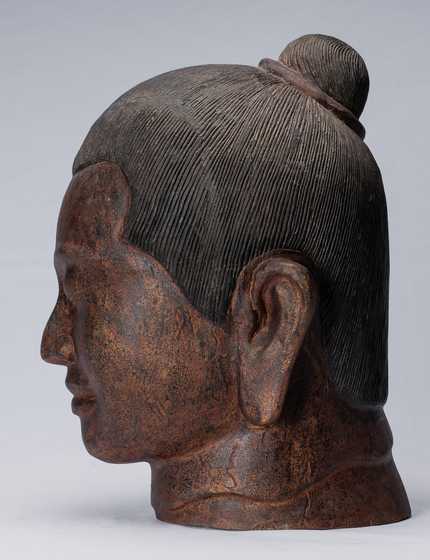 Statue de Jayavarman - Statue de tête de Jayavarman VII en bois de style khmer antique - 42 cm/17"