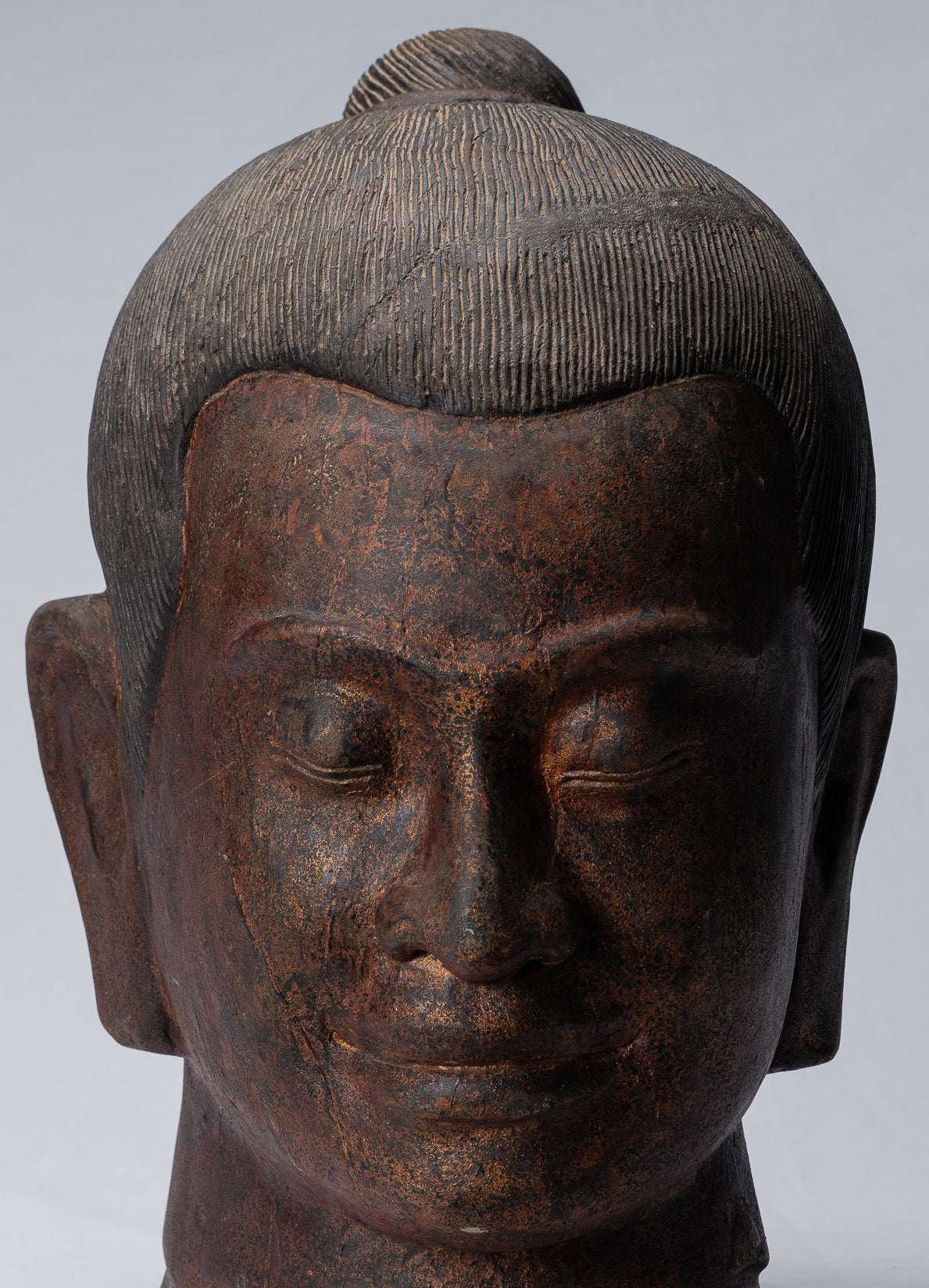 Statue de Jayavarman - Statue de tête de Jayavarman VII en bois de style khmer antique - 42 cm/17"