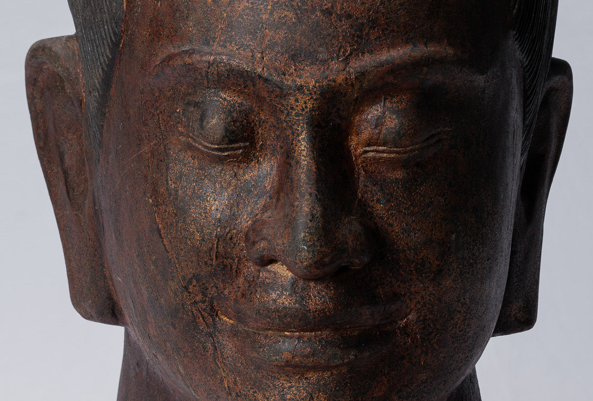 Statue de Jayavarman - Statue de tête de Jayavarman VII en bois de style khmer antique - 42 cm/17"