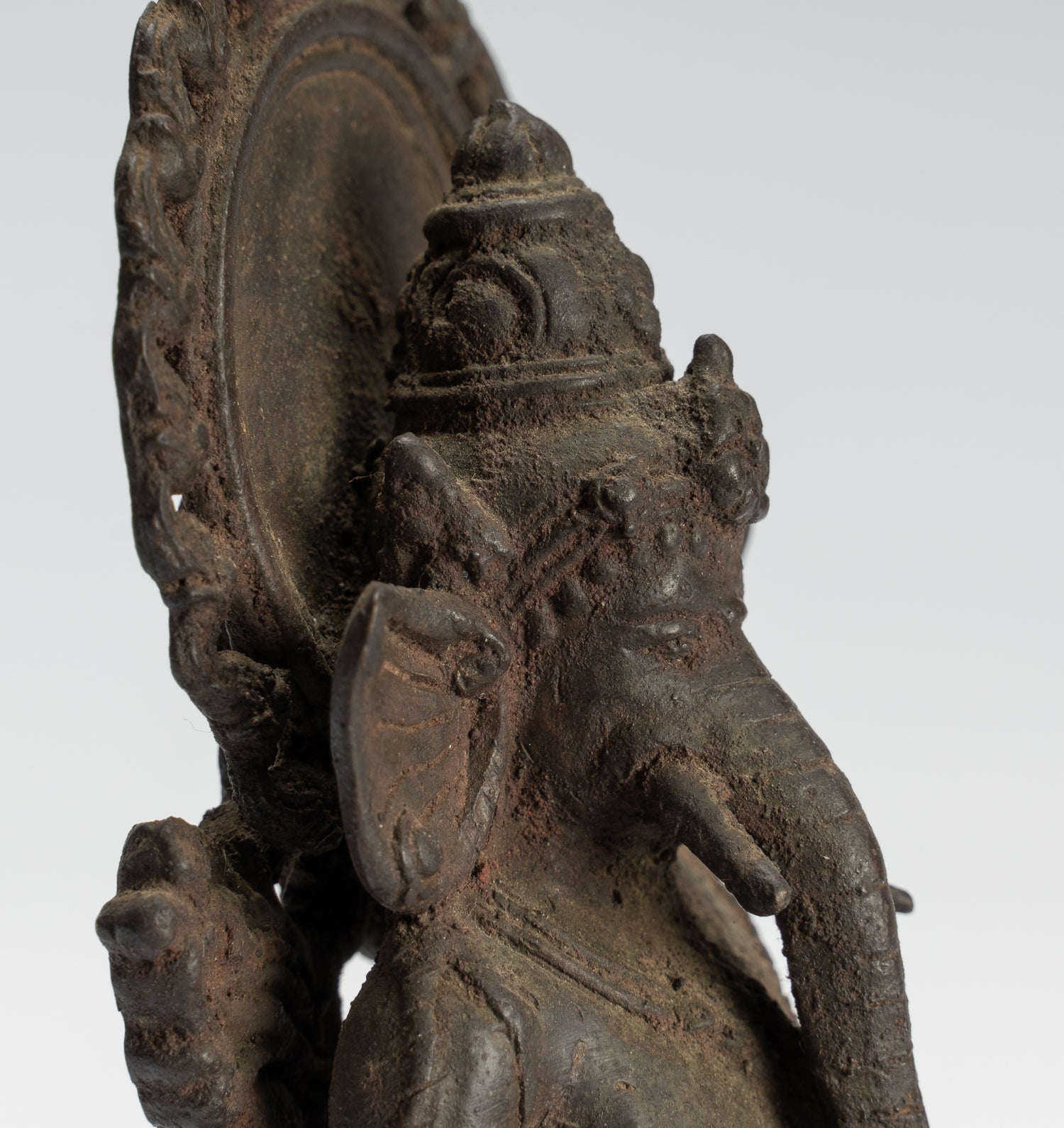 Statue de Ganesha – Statue de Ganesha indonésienne assise en bronze de style javanais antique – 18 cm/7"