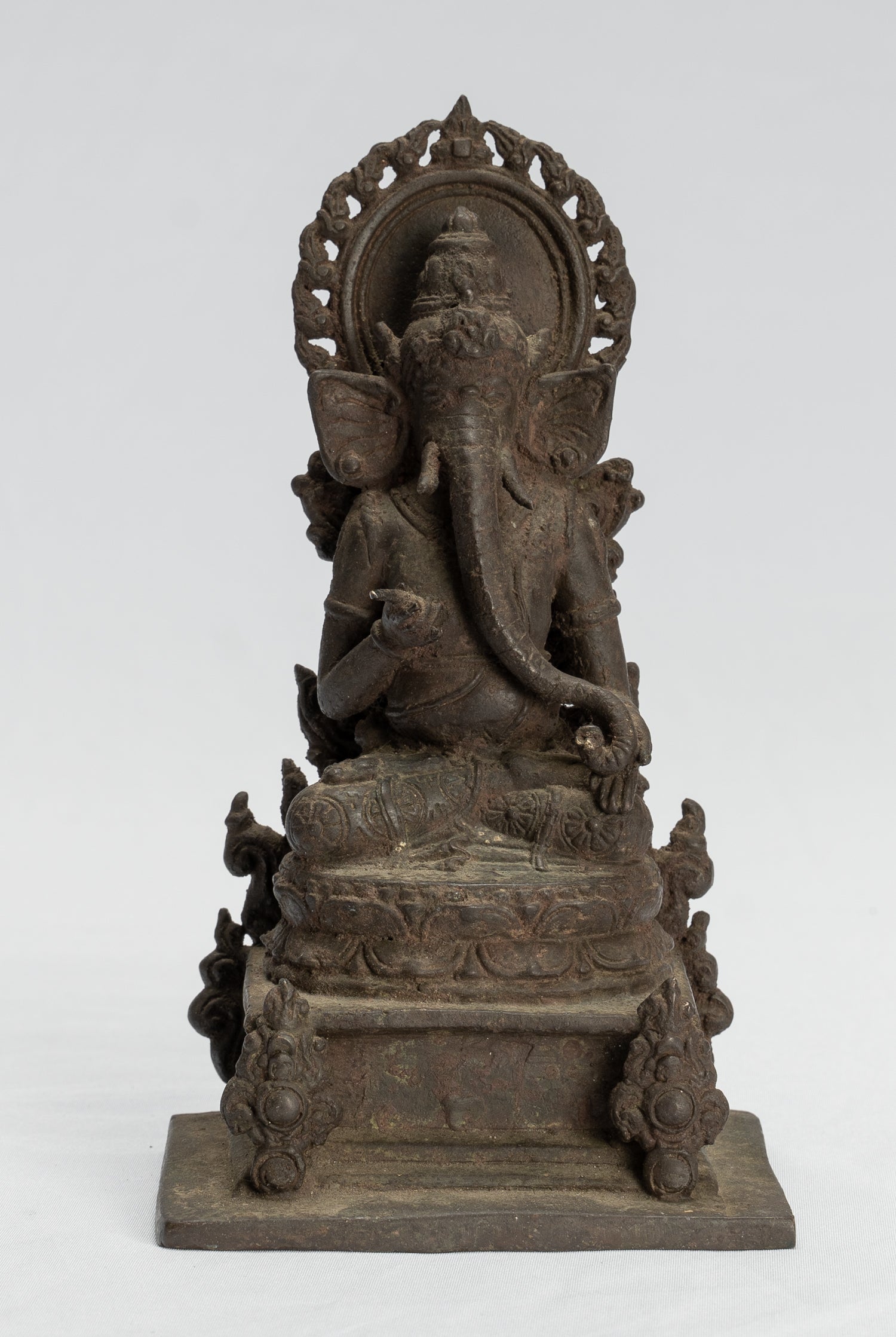 Statue de Ganesha – Statue de Ganesha indonésienne assise en bronze de style javanais antique – 18 cm/7"