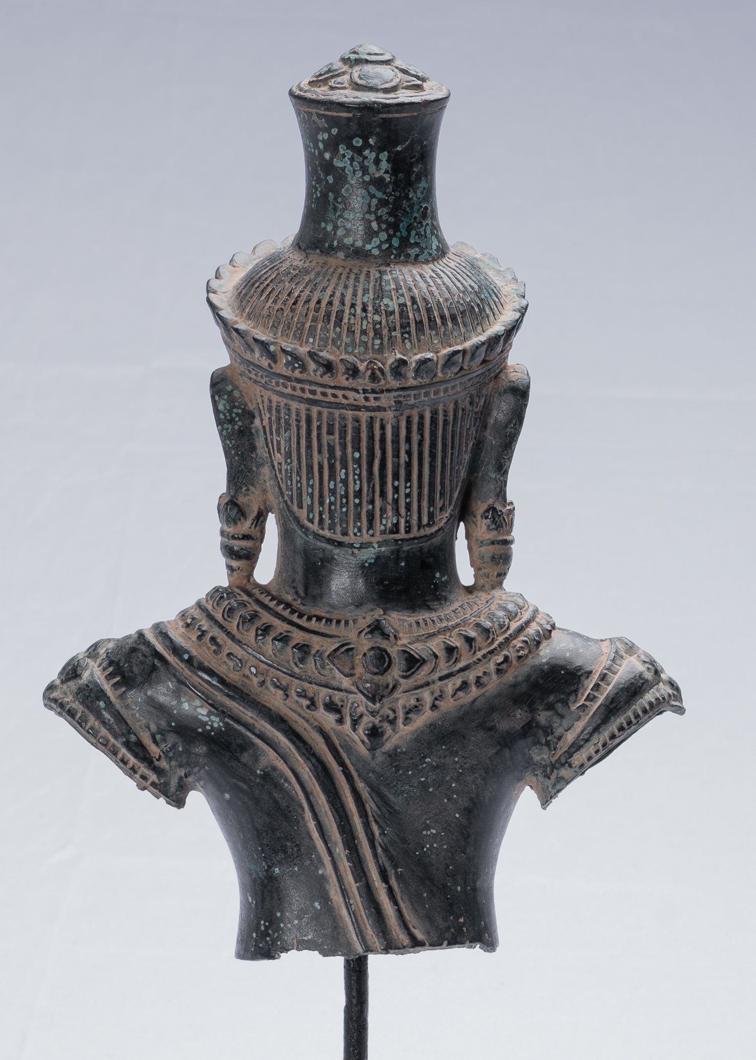 Statue de Lokeshvara – Torse de Lokeshvara de style Bayon en bronze monté de style khmer antique – 37 cm/15"