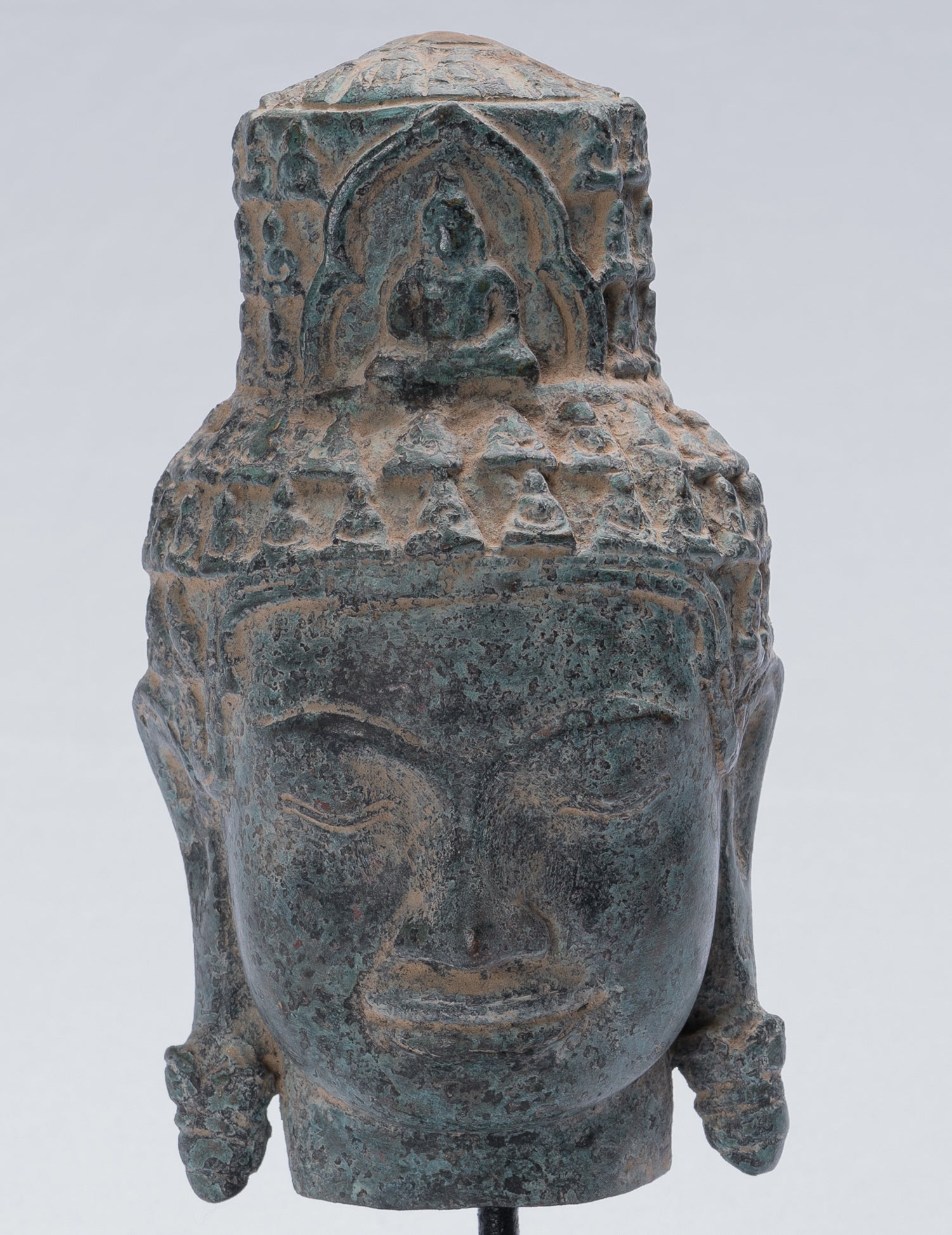 Tête Lokeshvara de style Bayon en bronze antique de style khmer - 24 cm/10"