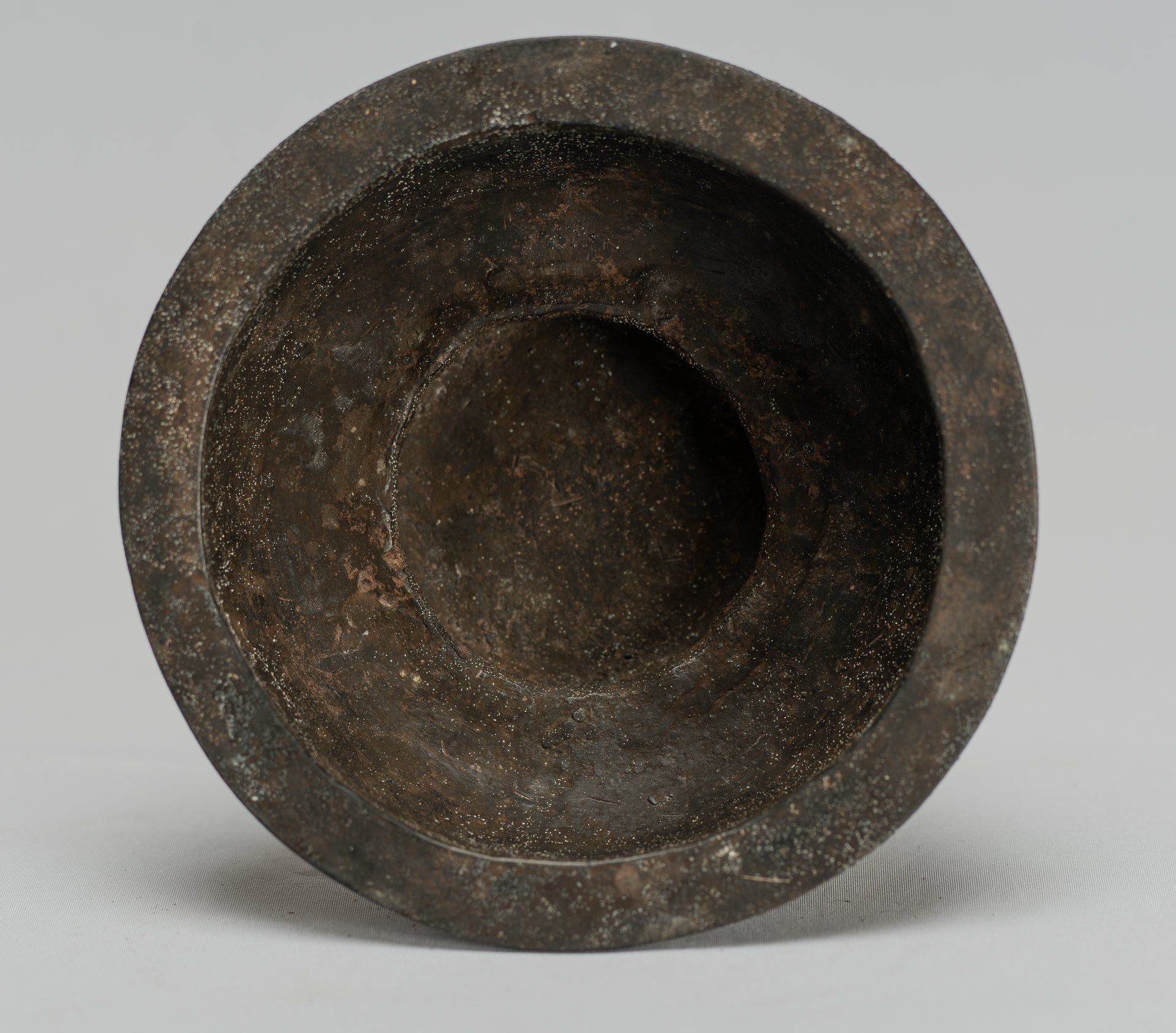 Tara-Statue – Majapahit sitzende Bronze-Devi-Tara-Statue im antiken Java-Stil – 18 cm.