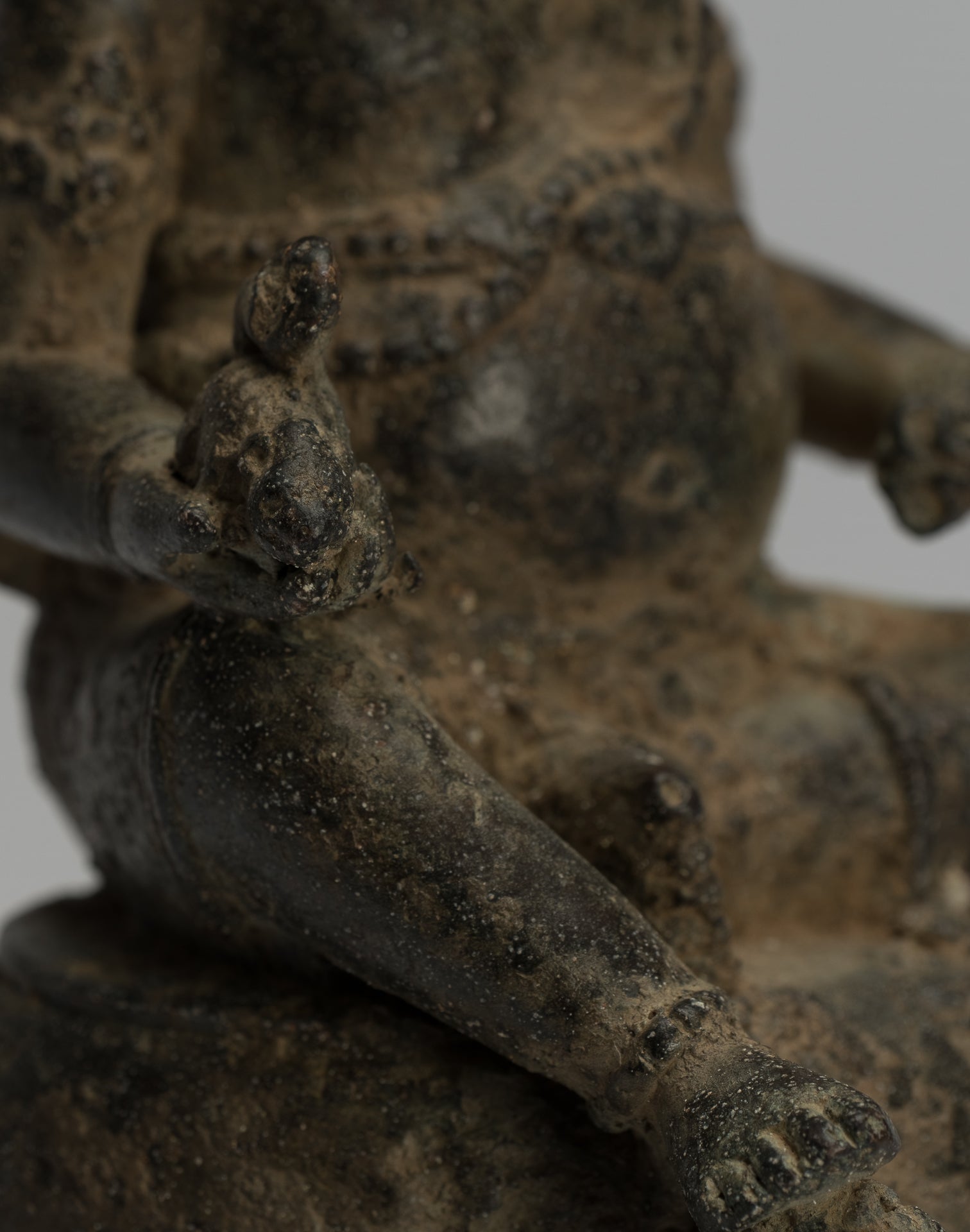 Statua di Jambhala - Antique Java Majapahit Style Seduto statua di Jambhala God of Wealth - 20cm/8 "