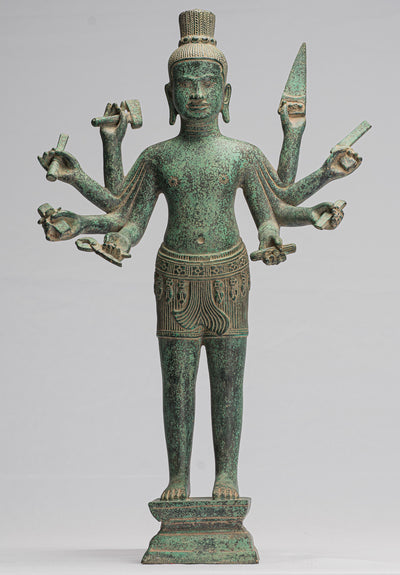 Vishnu-Statue – Antike Vishnu-Statue aus Bronze im Bayon-Stil im Khmer-Stil – 54 cm.