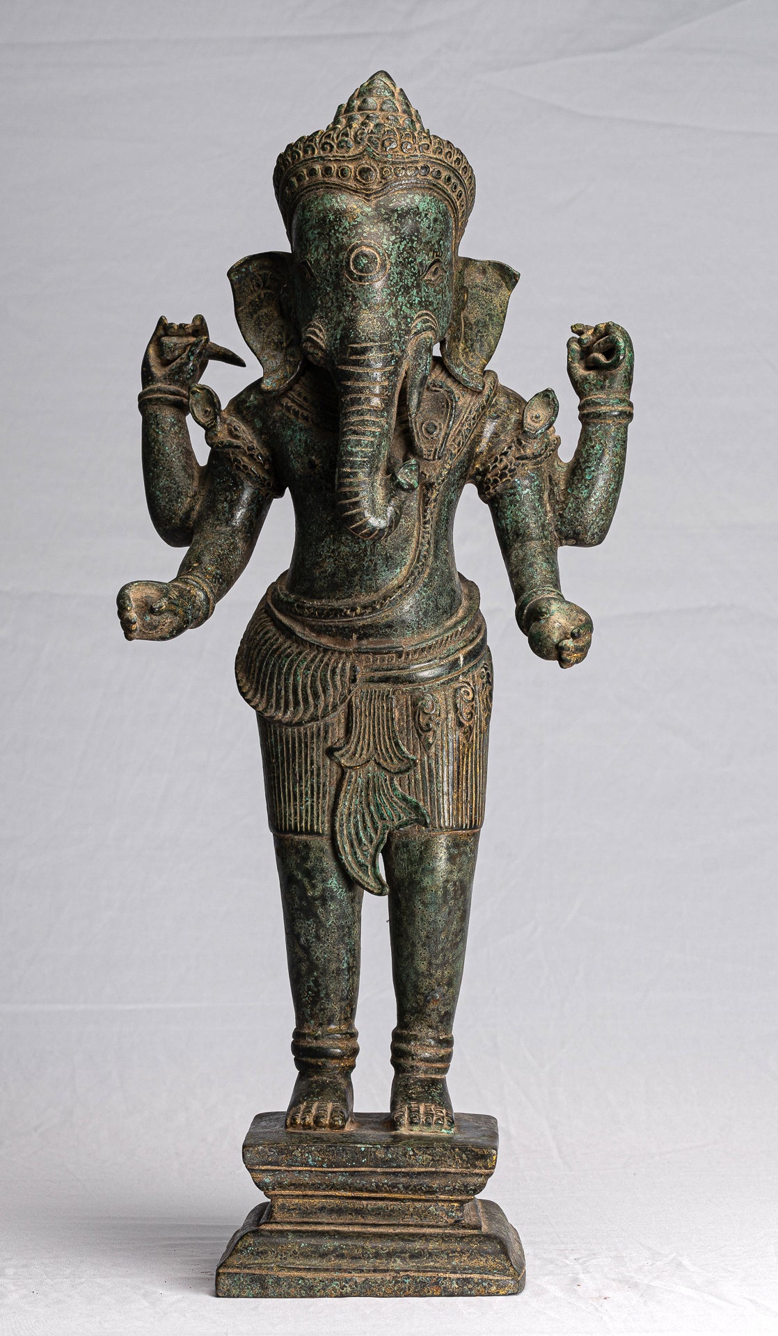 Ganesha-Statue – Antiker Khmer-Stil, montierte stehende Bronze-Angkor-Wat-Ganesha-Statue – 59 cm/24 Zoll