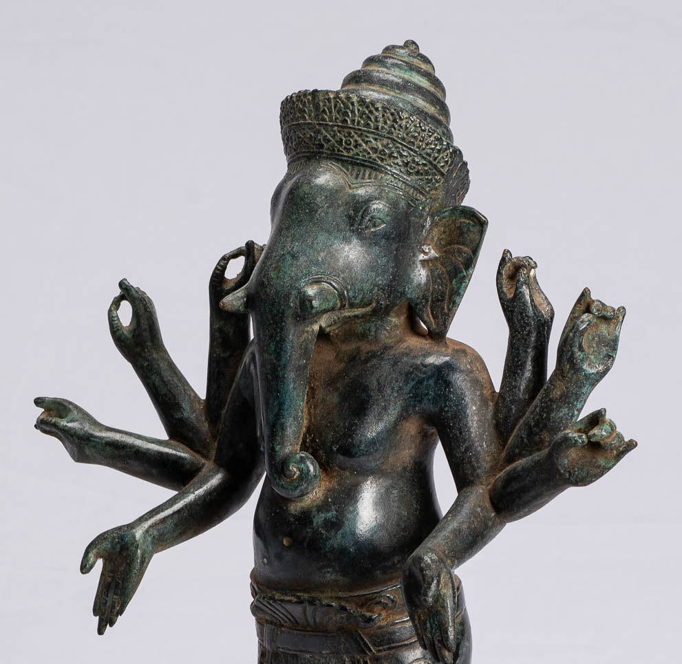Ganesha-Statue – stehende Bronze-Bajon-Ganesh-Statue im antiken Khmer-Stil – 51 cm.