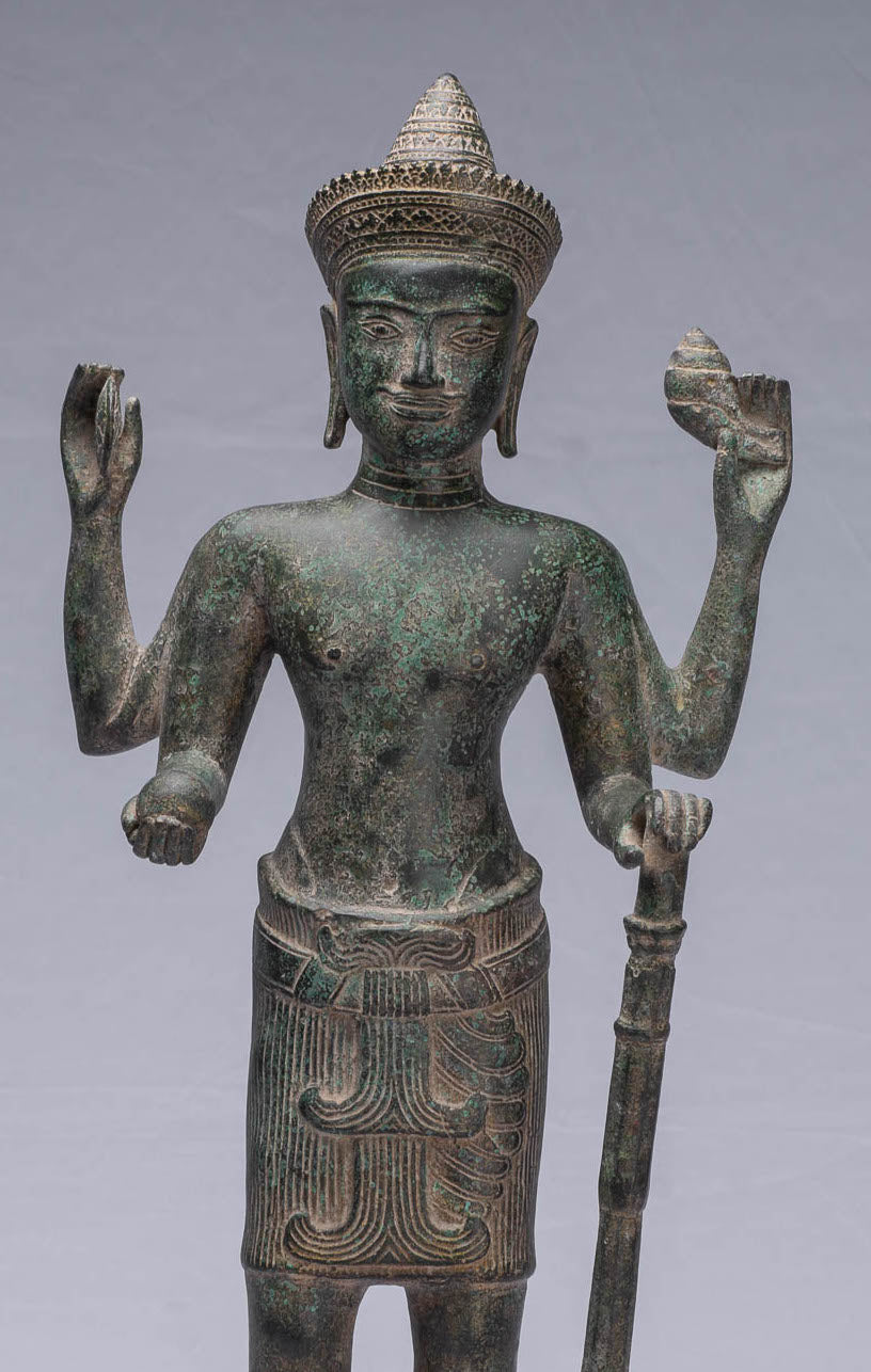 Antike stehende Vishnu-Statue aus Bronze im Khmer-Stil – Beschützer – 57 cm.