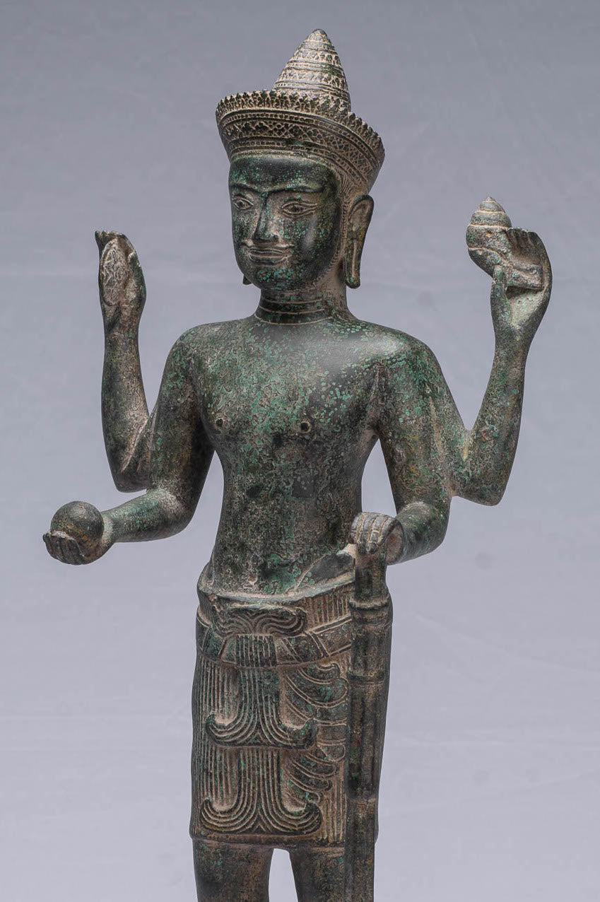 Antike stehende Vishnu-Statue aus Bronze im Khmer-Stil – Beschützer – 57 cm.