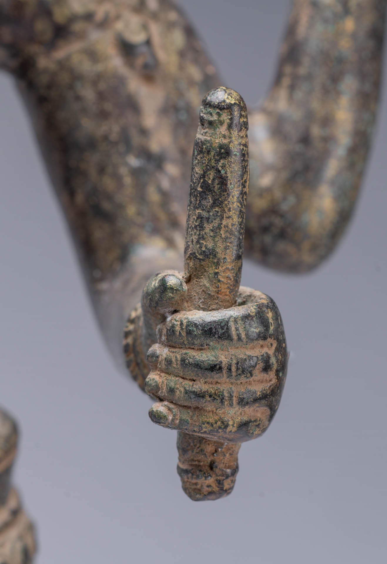 Vishnu-Statue – antike Vishnu-Statue aus Bronze im Bayon-Stil im Khmer-Stil – 63 cm.