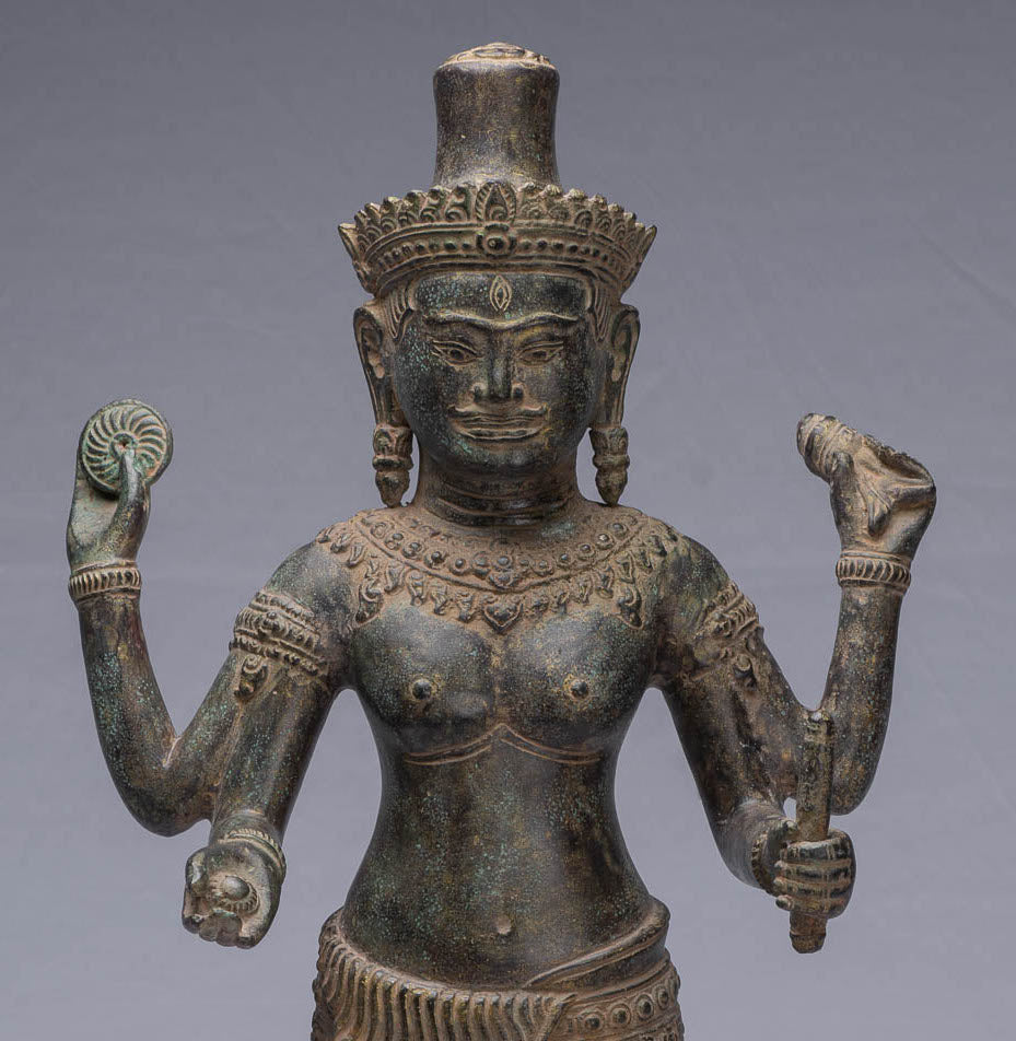 Vishnu-Statue – antike Vishnu-Statue aus Bronze im Bayon-Stil im Khmer-Stil – 63 cm.