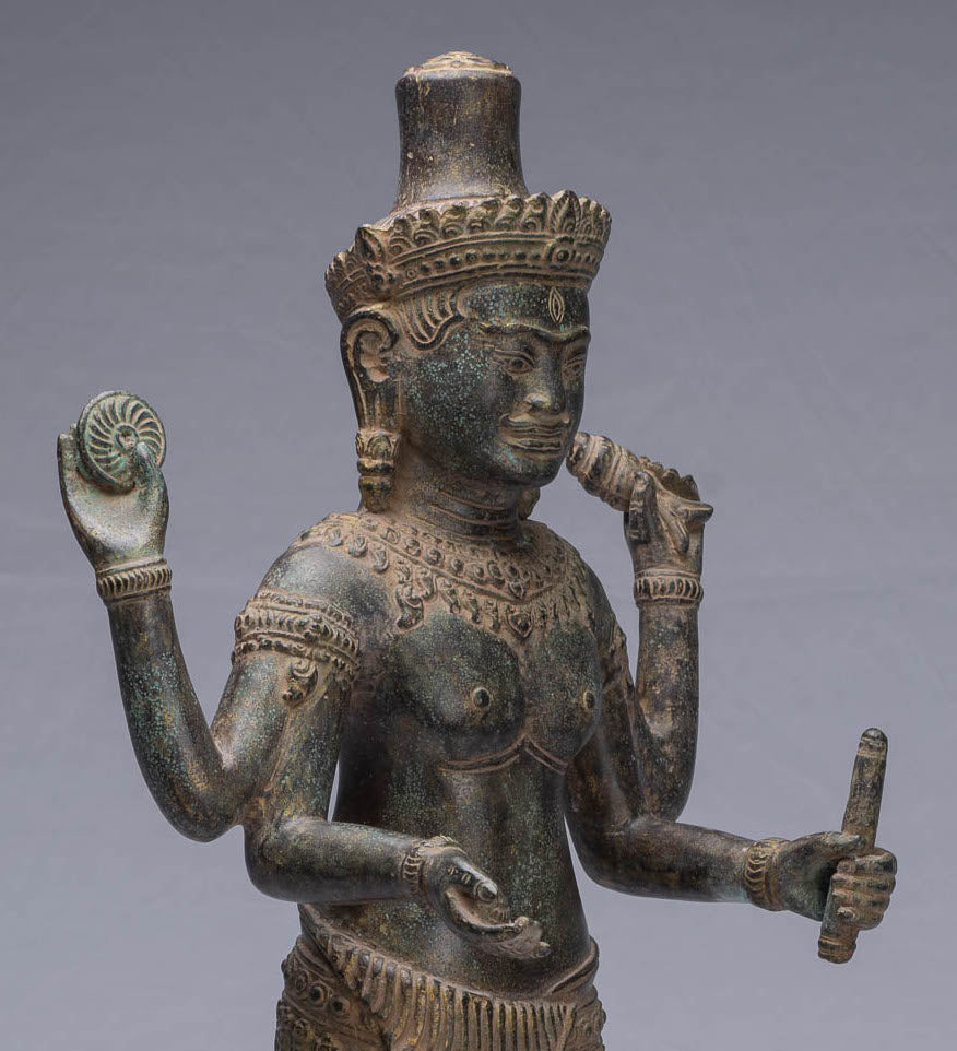 Vishnu-Statue – antike Vishnu-Statue aus Bronze im Bayon-Stil im Khmer-Stil – 63 cm.