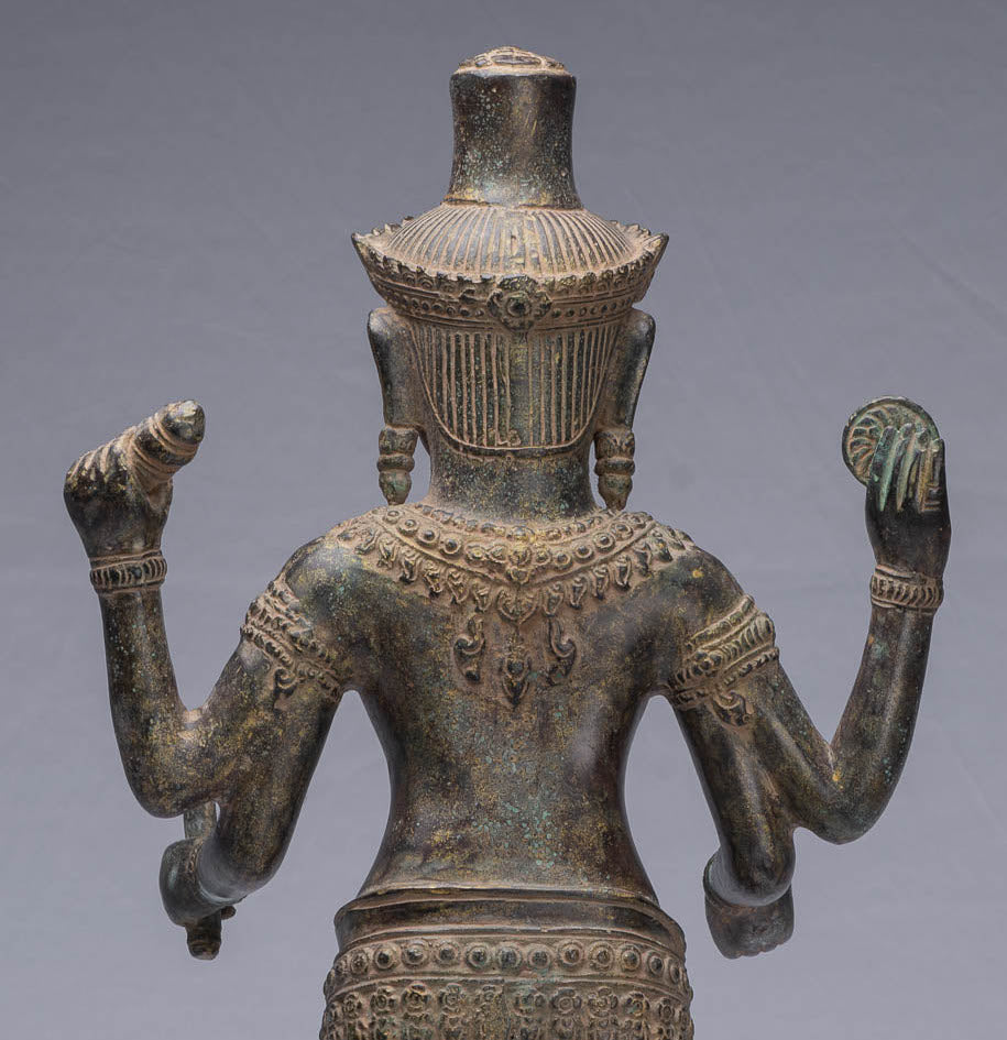 Vishnu-Statue – antike Vishnu-Statue aus Bronze im Bayon-Stil im Khmer-Stil – 63 cm.