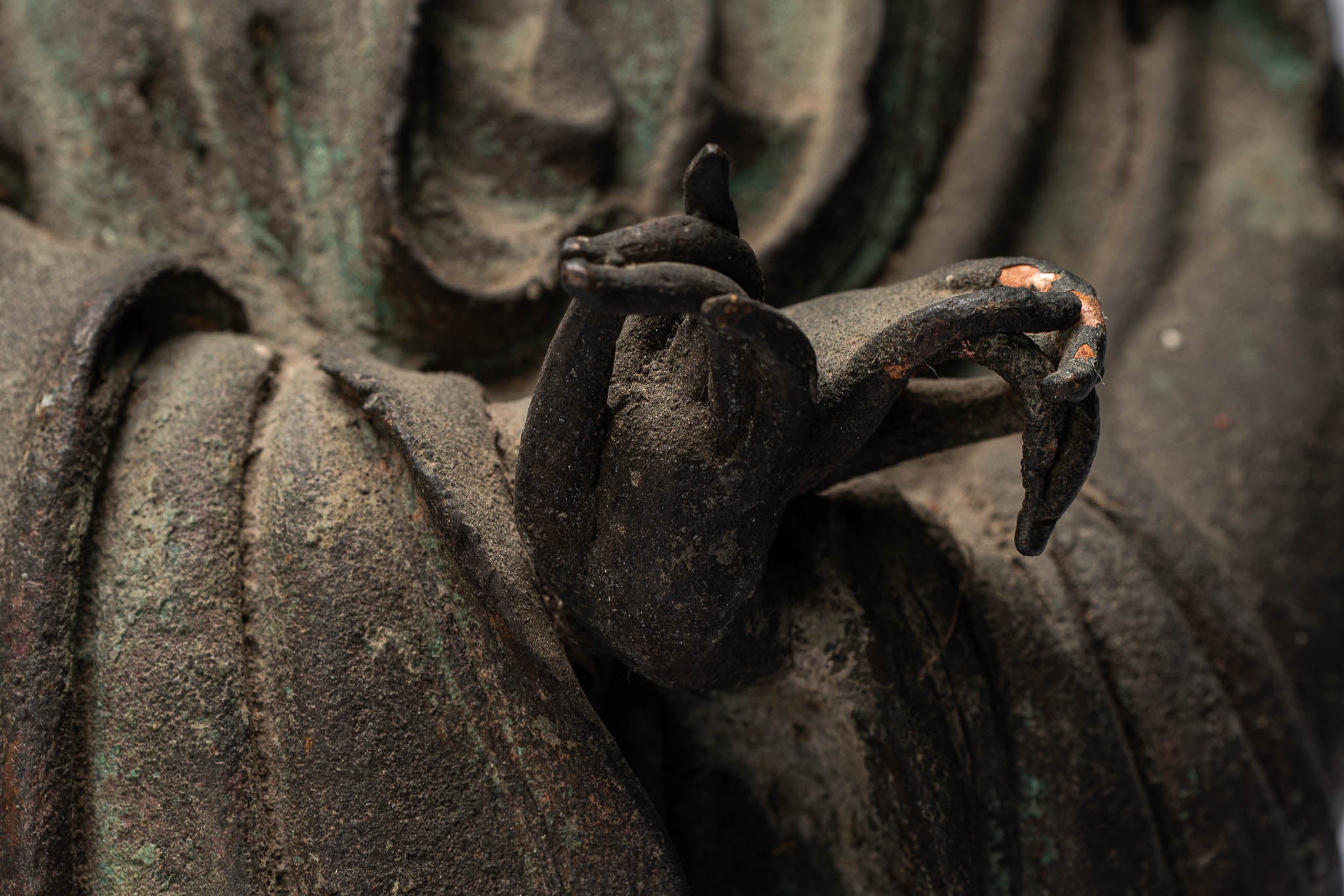 Estatua antigua de estilo chino antiguo Kwan Yin o Guanyin - 38 cm/15 "