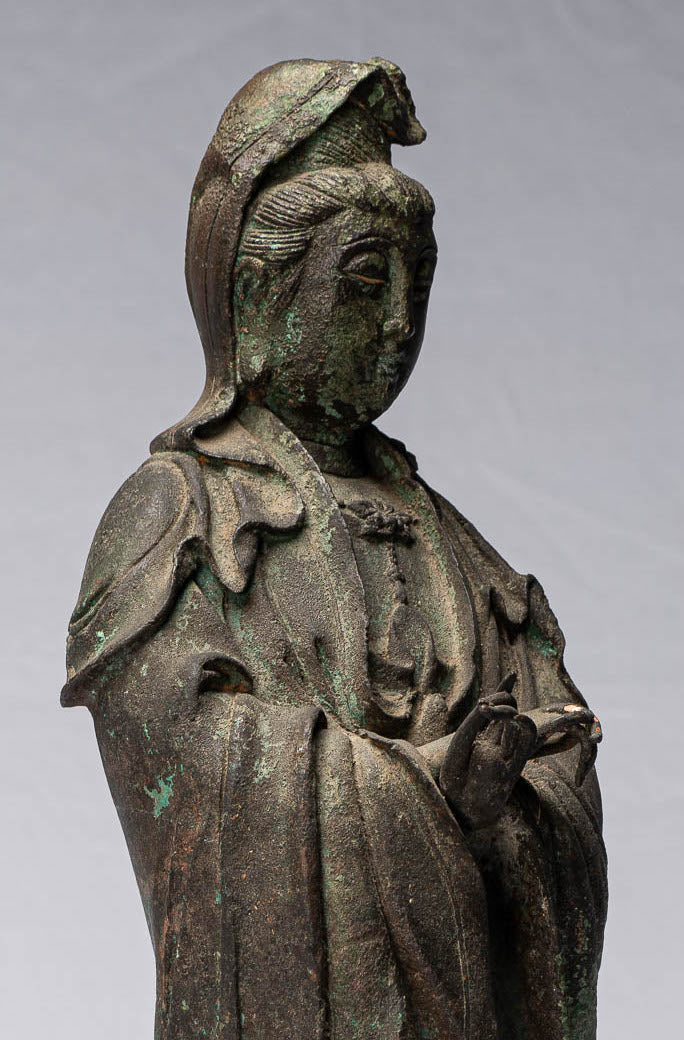 Estatua antigua de estilo chino antiguo Kwan Yin o Guanyin - 38 cm/15 "