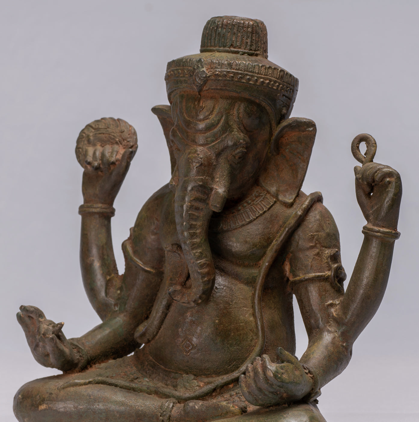 Antike sitzende grüne 4-armige Ganesha-Statue aus Bronze im thailändischen Stil – 31 cm/12 Zoll