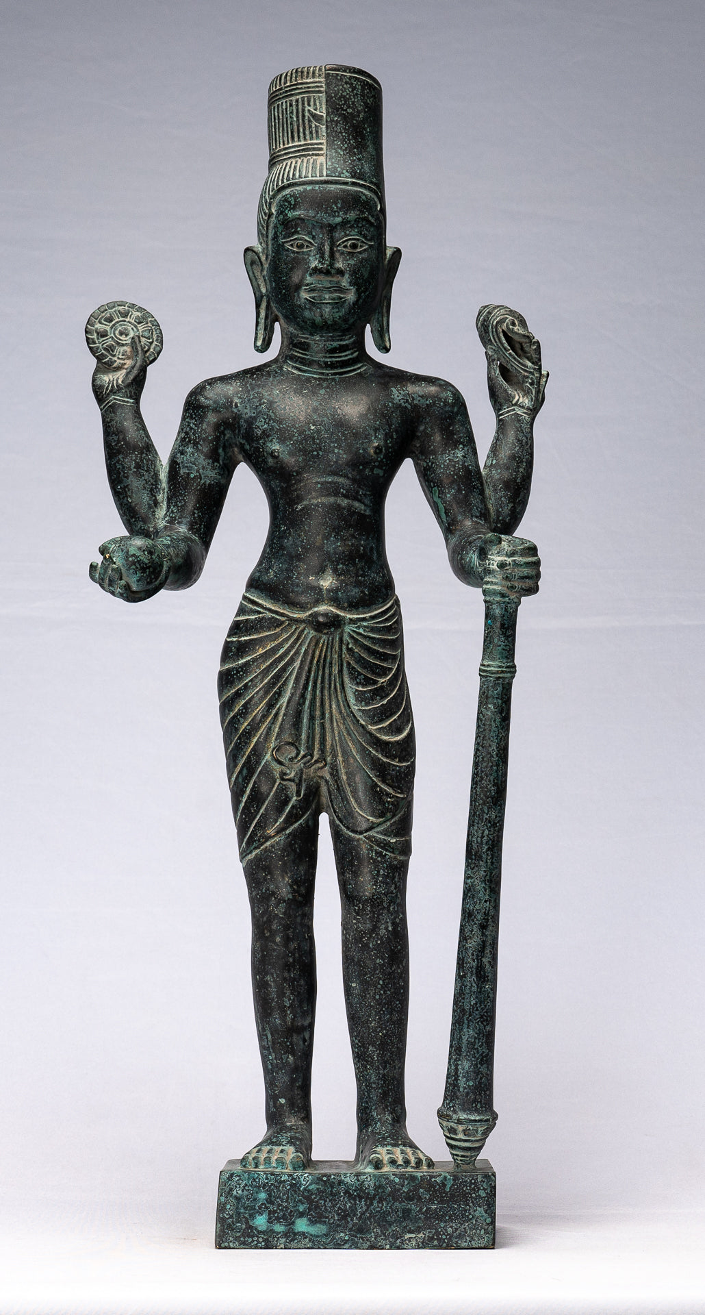 Harihara – Antiker Bronze-Khmer-Hari-Hara oder Vishnu und Shiva im Phnom-Da-Stil – 57 cm.