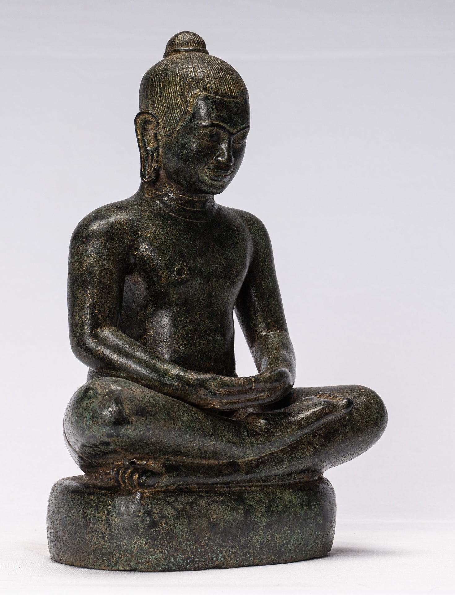 Antike sitzende Bronzestatue Jayavarman VII. aus Bronze im Khmer-Stil – 30 cm.