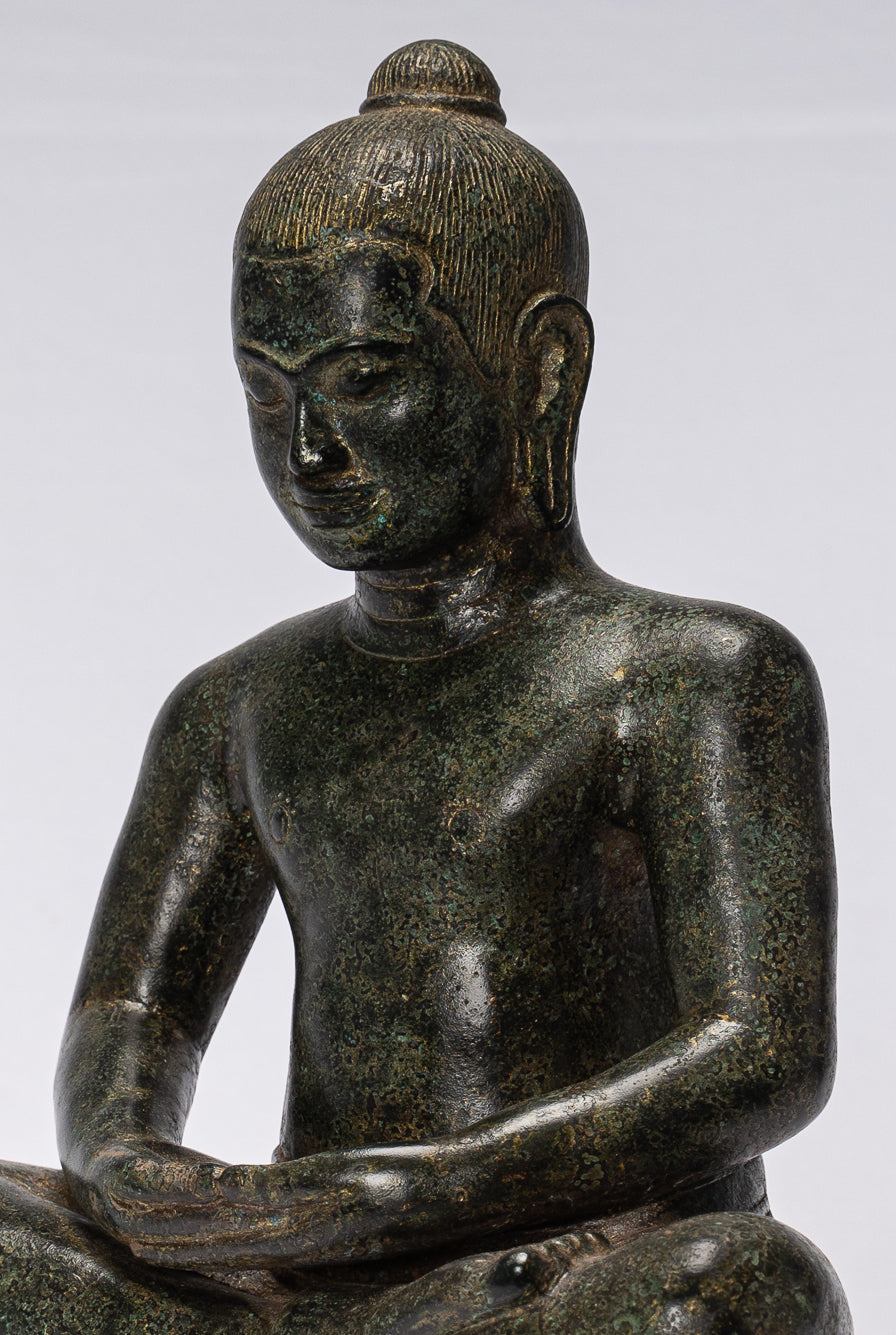 Antike sitzende Bronzestatue Jayavarman VII. aus Bronze im Khmer-Stil – 30 cm.