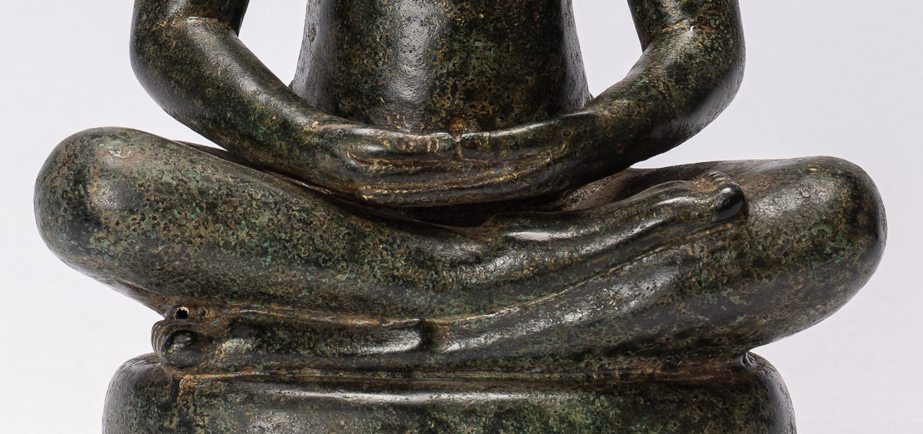 Antike sitzende Bronzestatue Jayavarman VII. aus Bronze im Khmer-Stil – 30 cm.