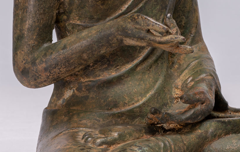 Buddha-Statue – Antiker chinesischer Stil, Bronze, sitzend, gewährende Buddha-Statue – 35 cm/14 Zoll