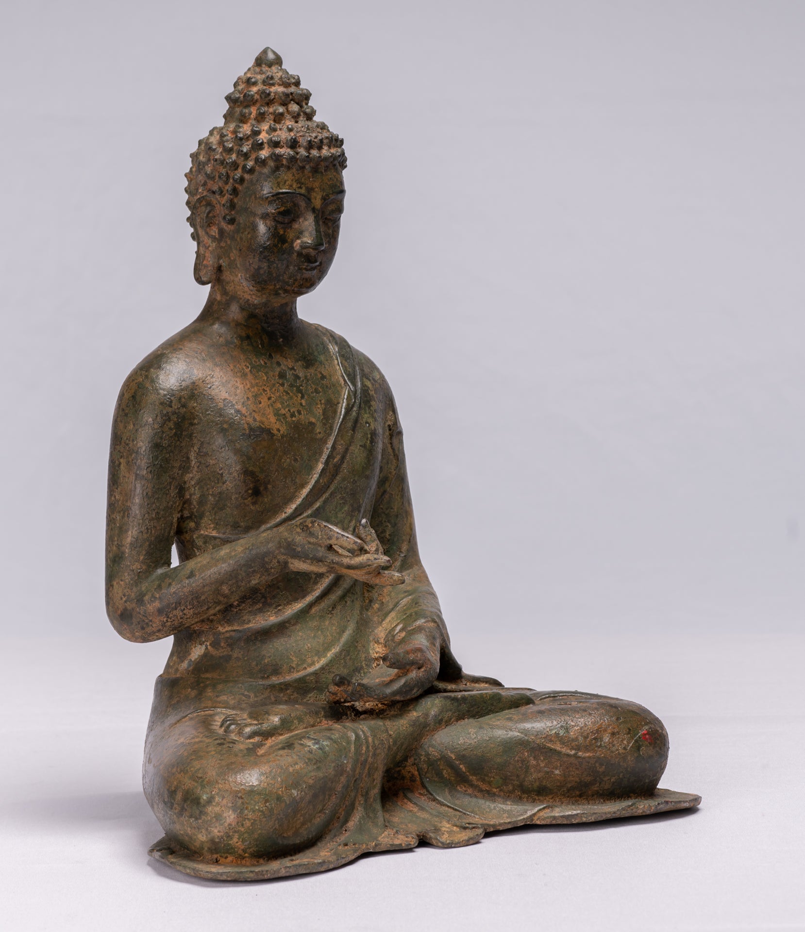 Buddha-Statue – Antiker chinesischer Stil, Bronze, sitzend, gewährende Buddha-Statue – 35 cm/14 Zoll