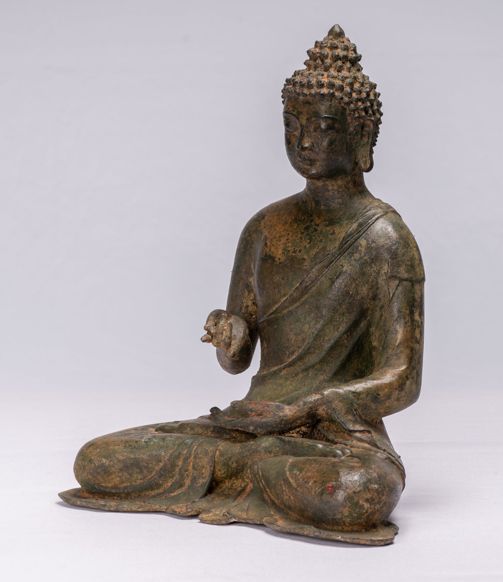 Buddha-Statue – Antiker chinesischer Stil, Bronze, sitzend, gewährende Buddha-Statue – 35 cm/14 Zoll