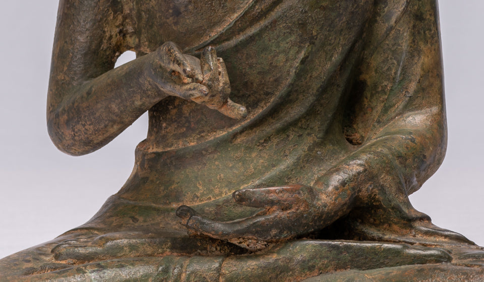 Buddha-Statue – Antiker chinesischer Stil, Bronze, sitzend, gewährende Buddha-Statue – 35 cm/14 Zoll