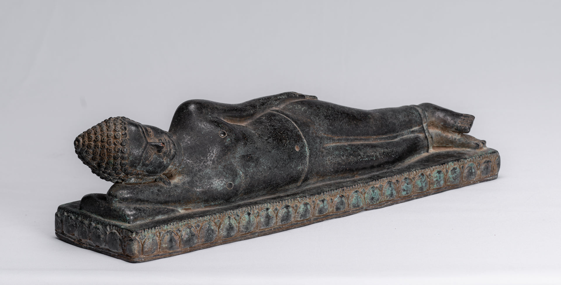 Statua Buddha - Antique Thai Style SE Asia Bronzo Reclinante Nirvana Statua Buddha - 42 cm/17 "Long