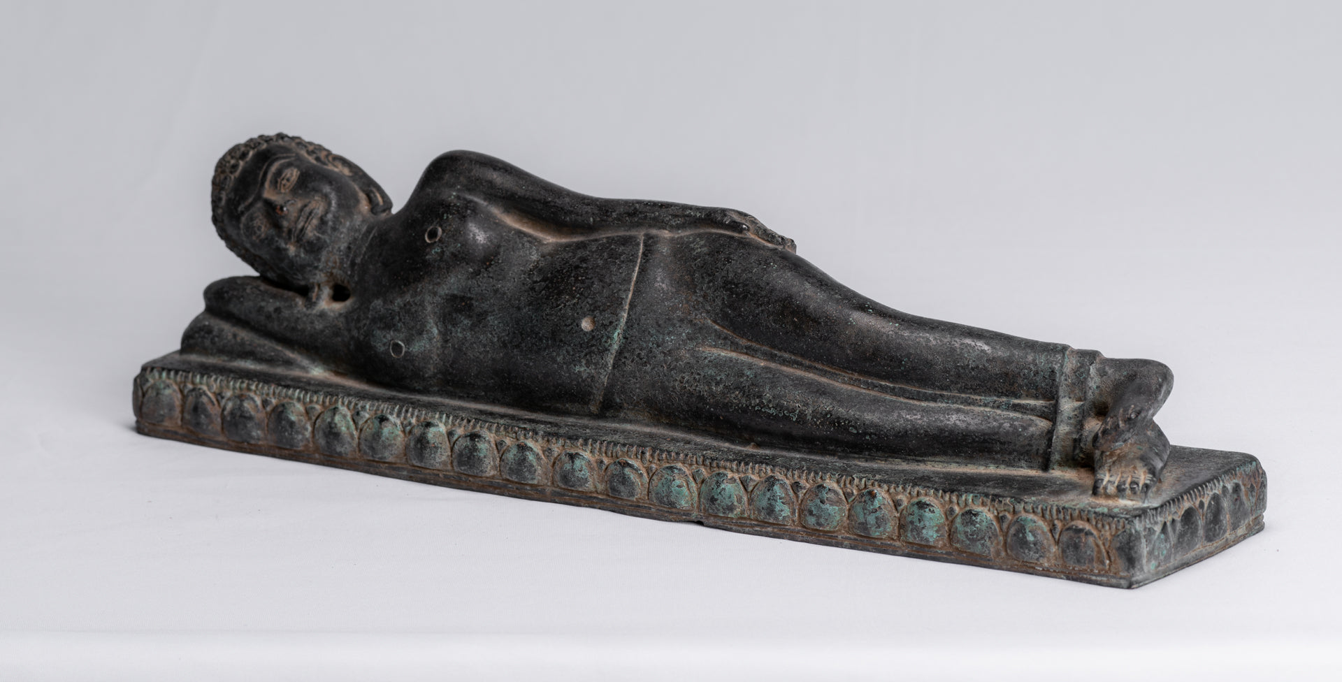 Statua Buddha - Antique Thai Style SE Asia Bronzo Reclinante Nirvana Statua Buddha - 42 cm/17 "Long