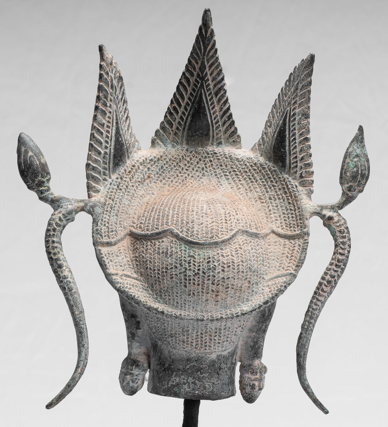 Apsara - Antique Khmer Style Bronze Angkor Wat Apsara o Angel Statue - 39cm/16 "