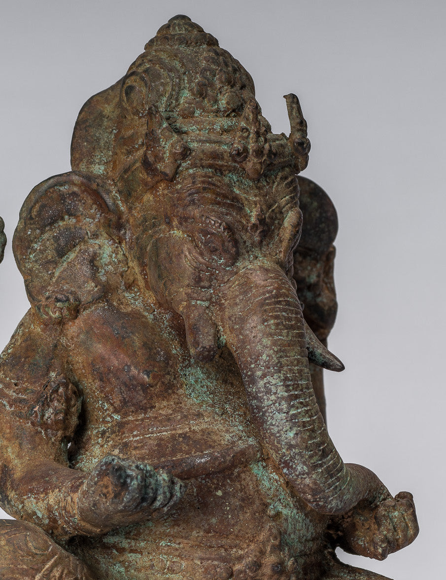 Ganesha-Statue – Sitzende indonesische Ganesha-Statue aus Bronze im antiken javanischen Stil – 20 cm.